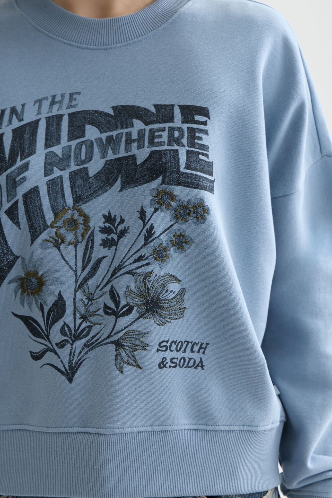 CHEST ARTWORK RELAXED SWEATSHIRT FADED DENIM 4