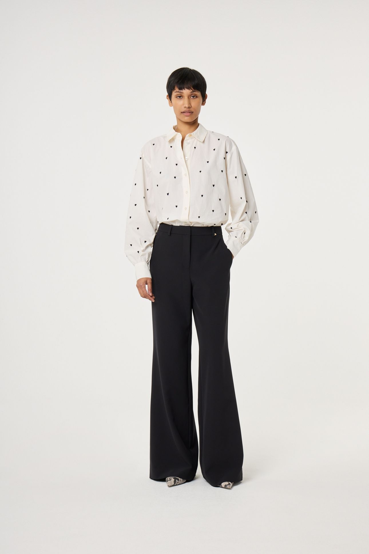 DINA BLOUSE COSY WHITE/BLACK 2