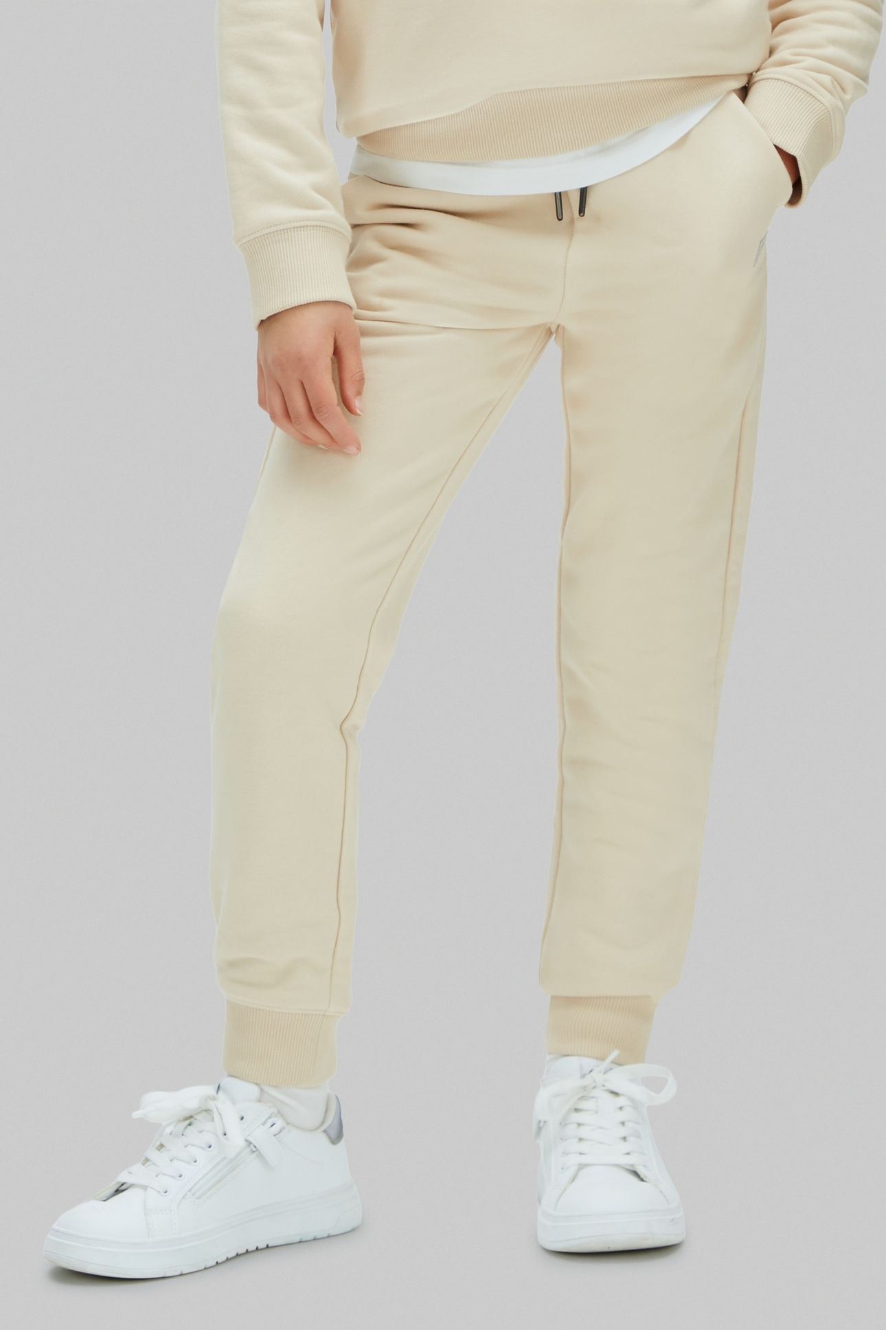 UNISEX MINI BADGE SWEATPANTS OATMEAL 1