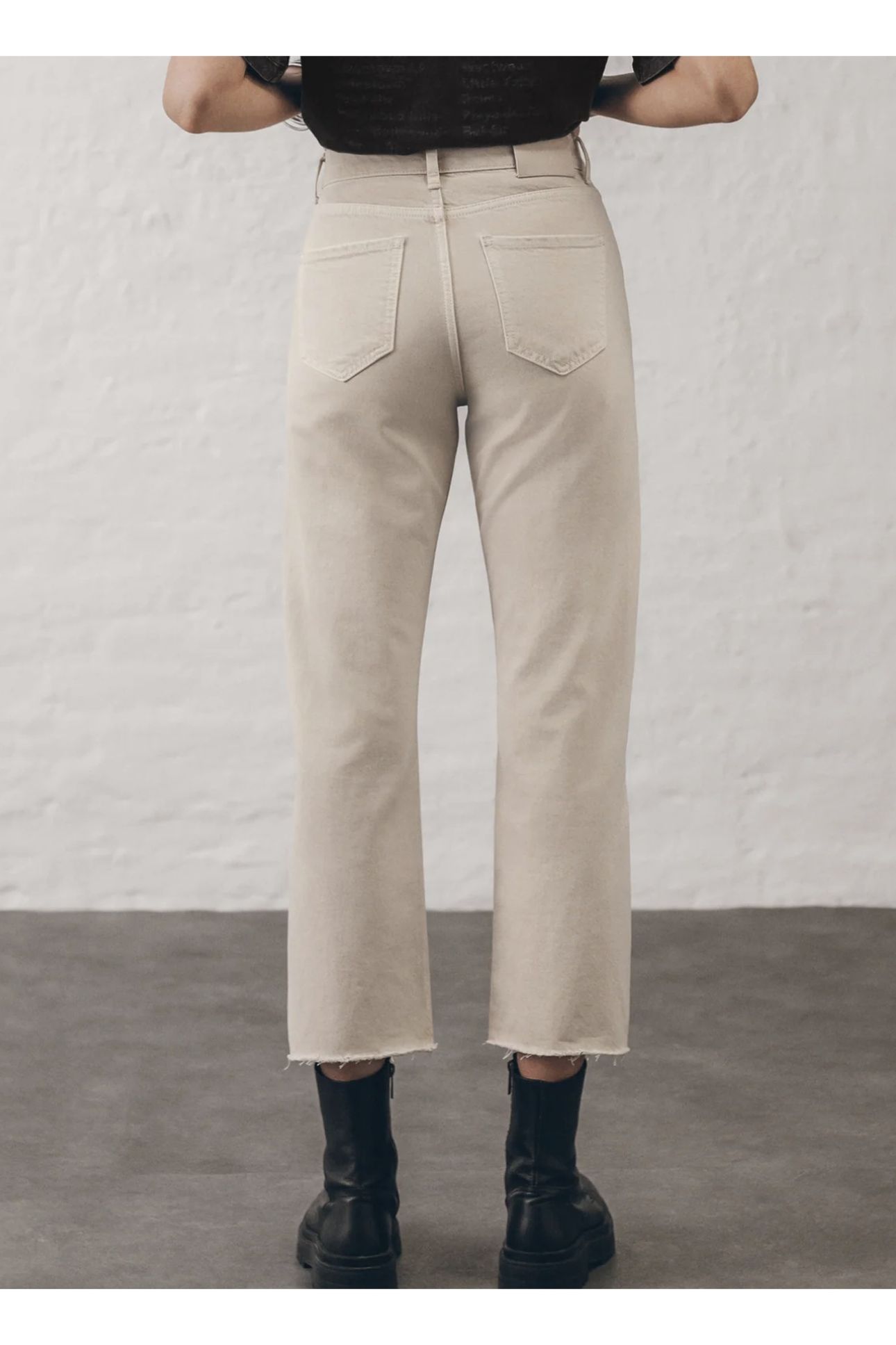 THE BEIGE CROPPED STRAIGHT JEANS 2