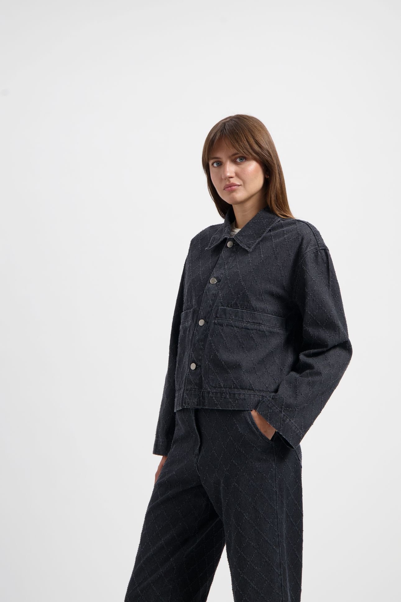 NOUS SOMMES LABELS – TAMMIE DENIM JACKET BLACK 3
