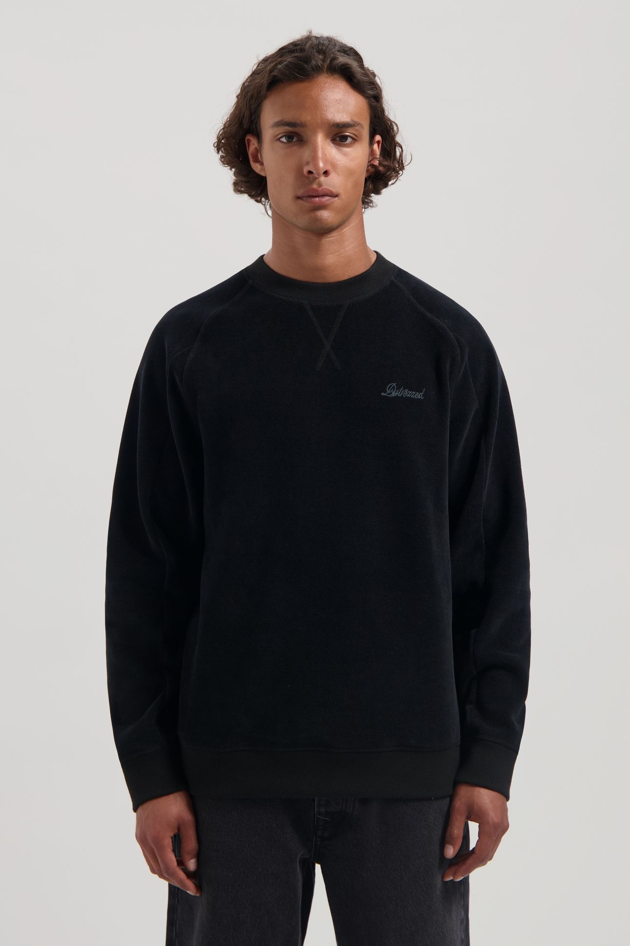 DS_ADRIAN CREWNECK BLACK 1