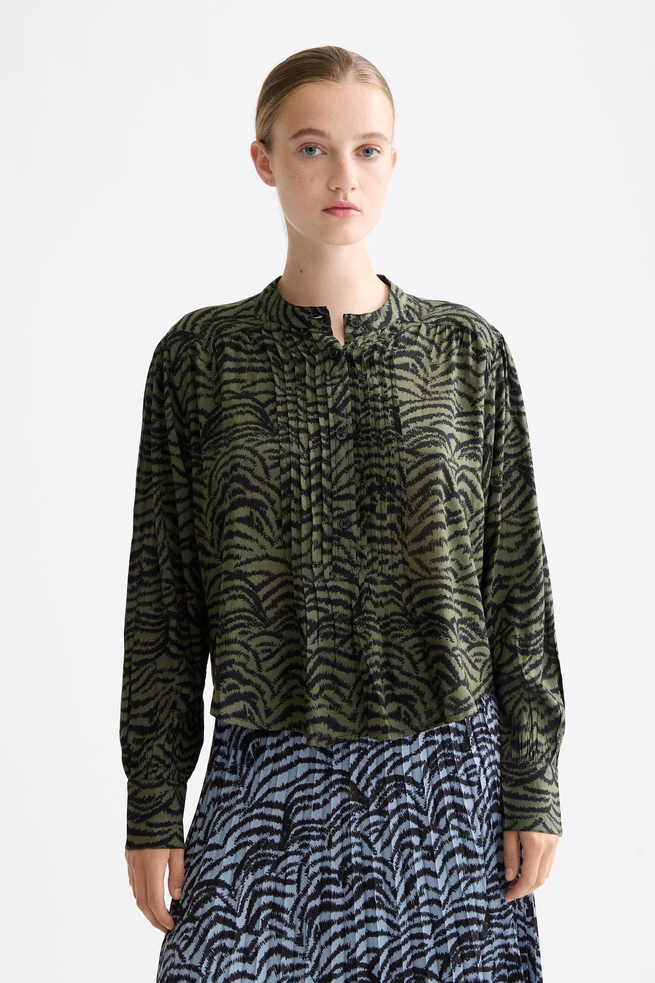 PRINTED PINTUCK SHIRT IKAT FEATHER THYME 1