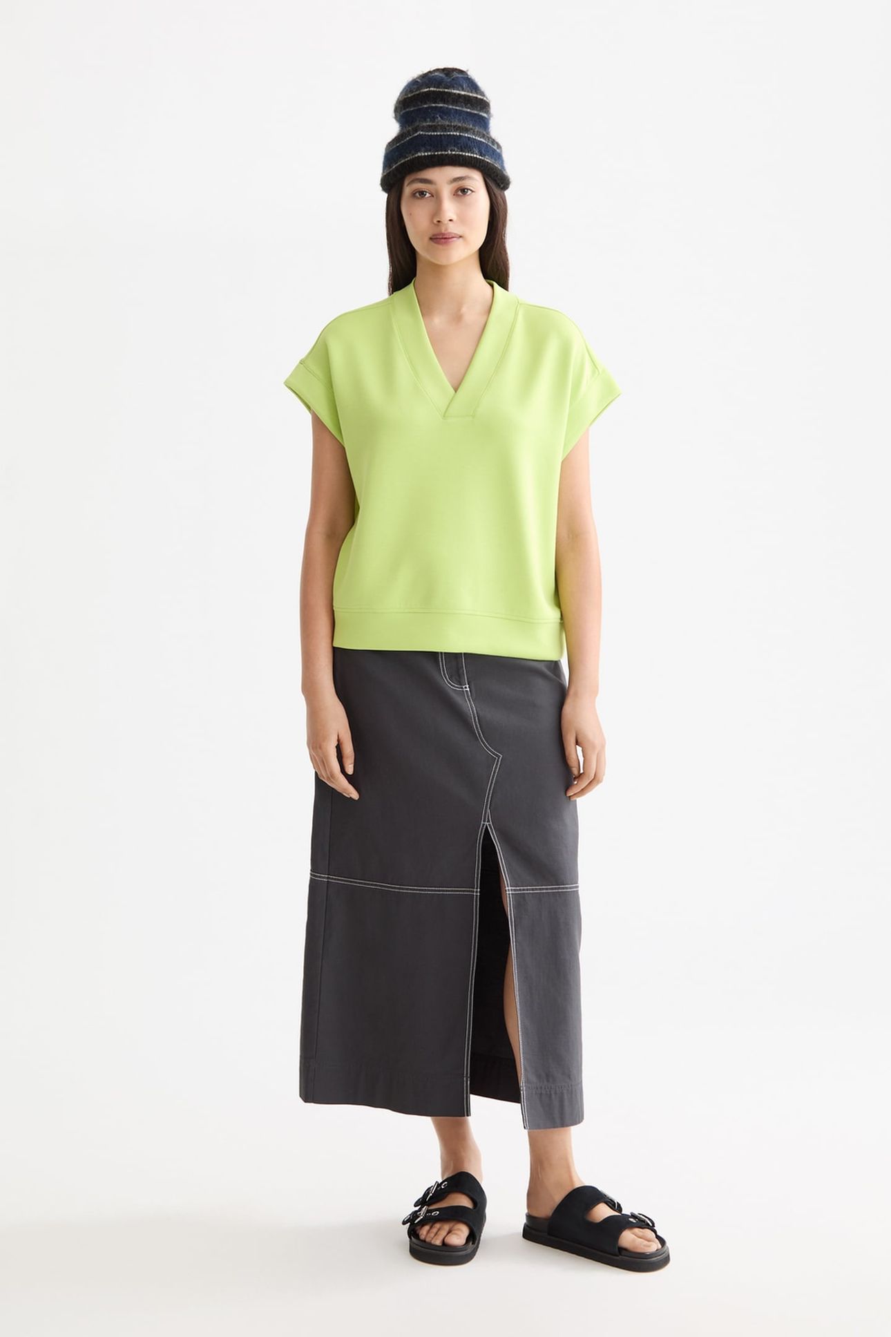 V-NECK SLEEVELESS MODAL SWEATSHIRT GREEN GLOW 1