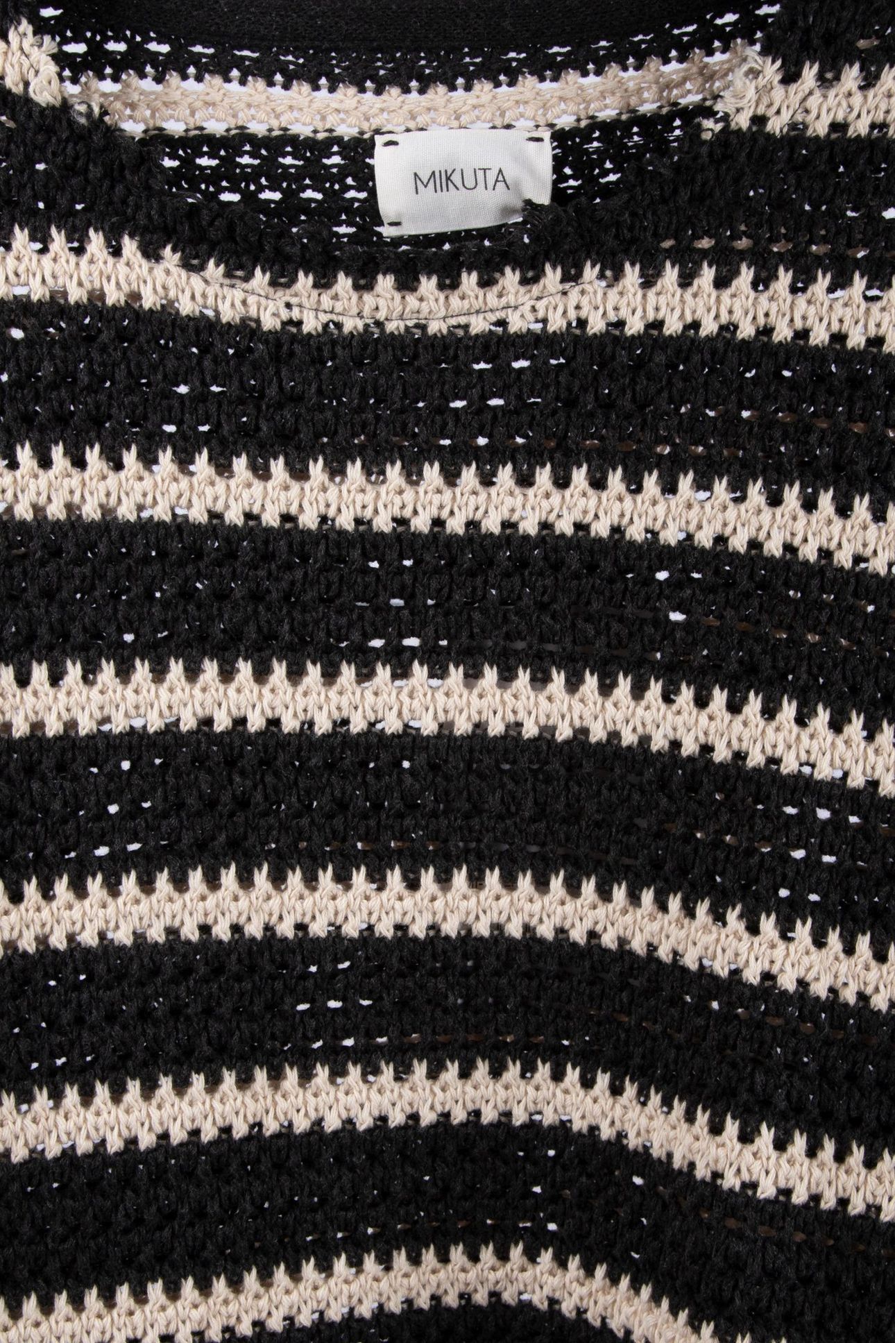 THE STRIPED LONG KNITTED SWEATER 5
