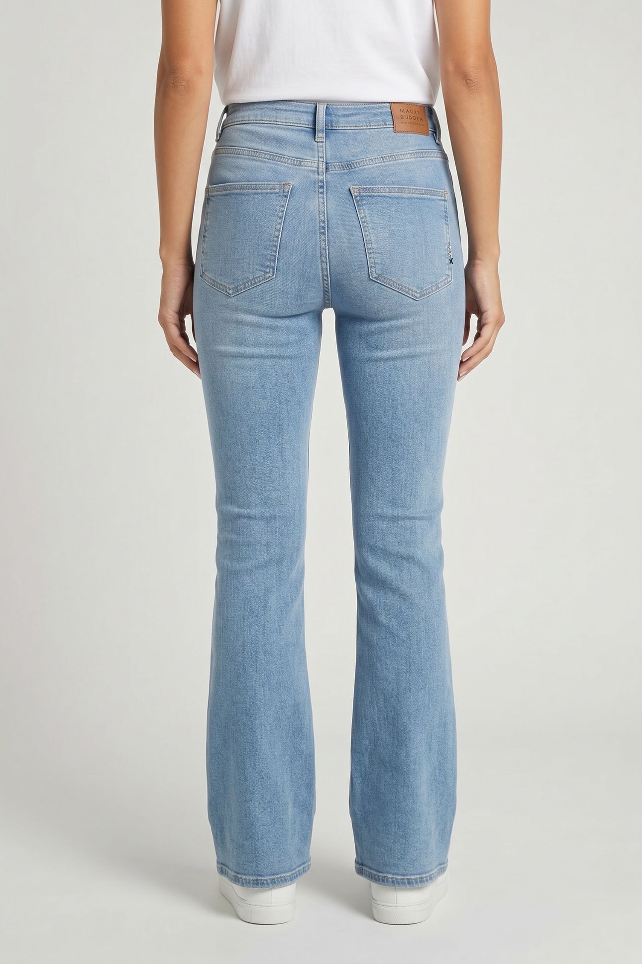 THE CHARM FLARED JEANS BLUE SCENE BLUE SCENE 2