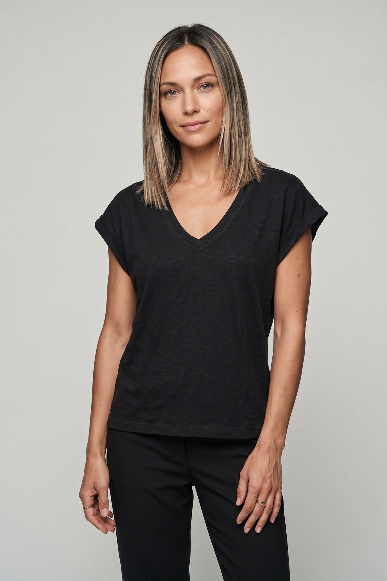 SLUB V-NECK T-SHIRT BLACK 1