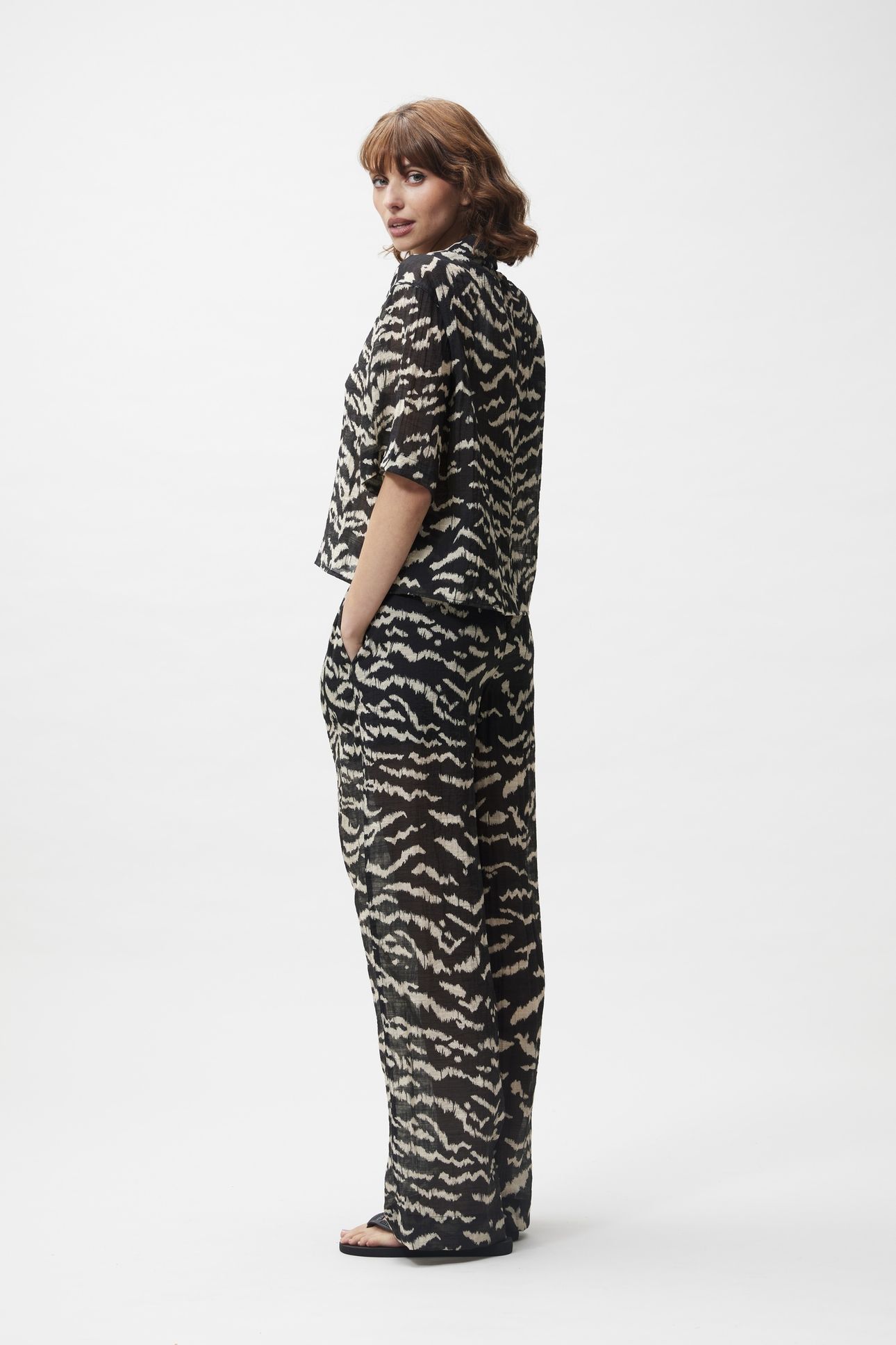 SHORT SLEEVE TIGER BLOUSE BLACK 3
