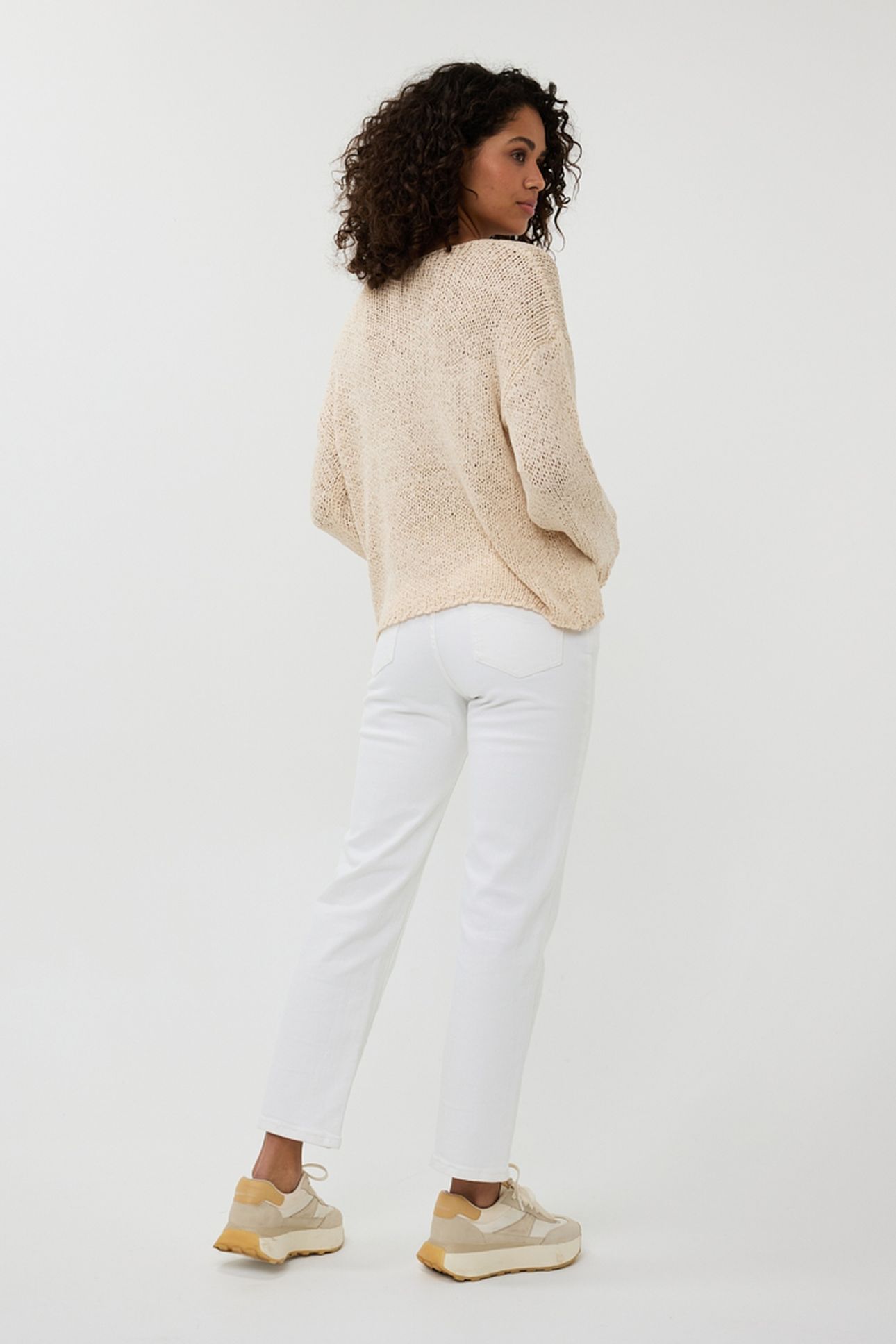 SWEATER V-NECK TAPE YARN SAND 4