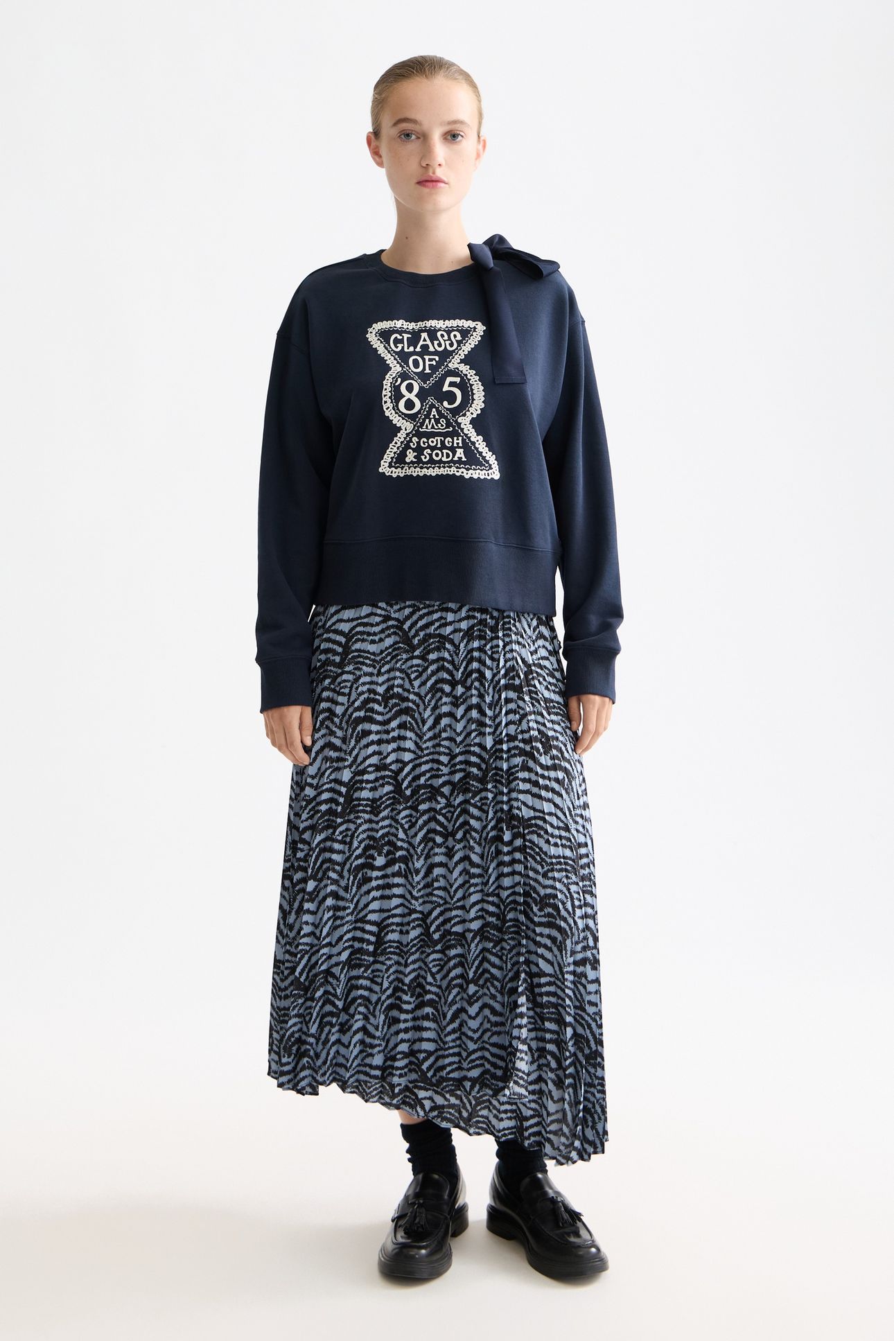 ELEVATED ARTWORK SWEATER SKY CAPTAIN 2