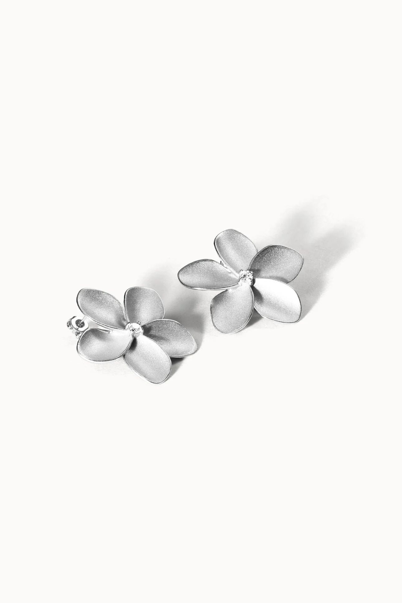 MAHINA CLUB EMPOWHER OHRRINGE SILVER 2