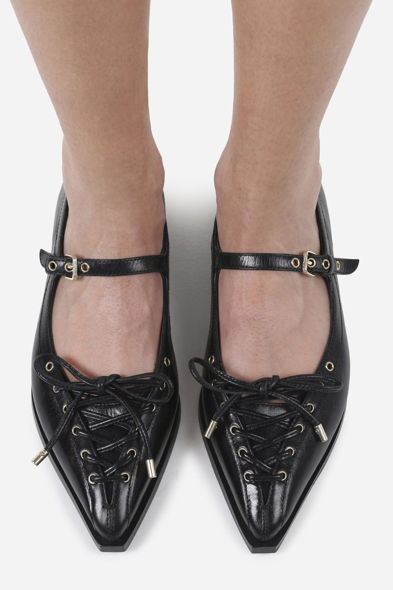 LAUR-YNN LOW SHOE BLACK 5