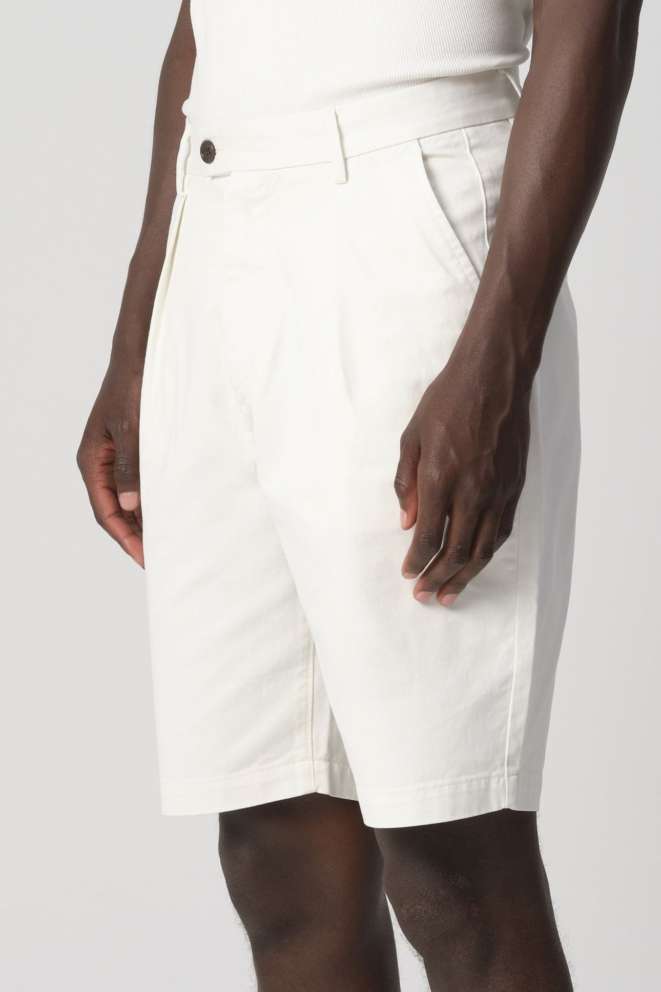 RAHEEL SHORT WHITE 3