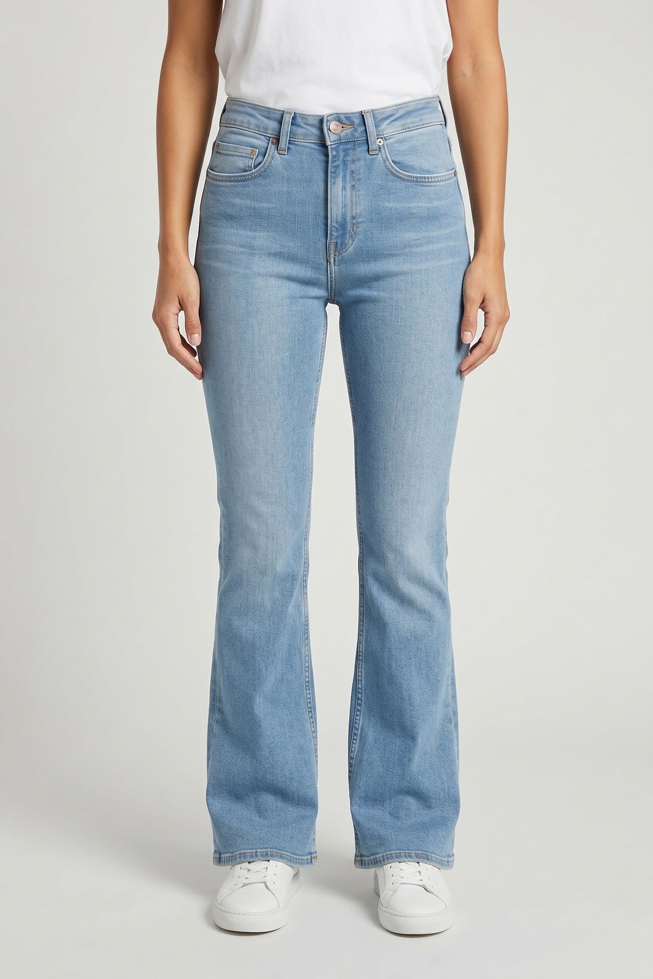 THE CHARM FLARED JEANS BLUE SCENE BLUE SCENE 1
