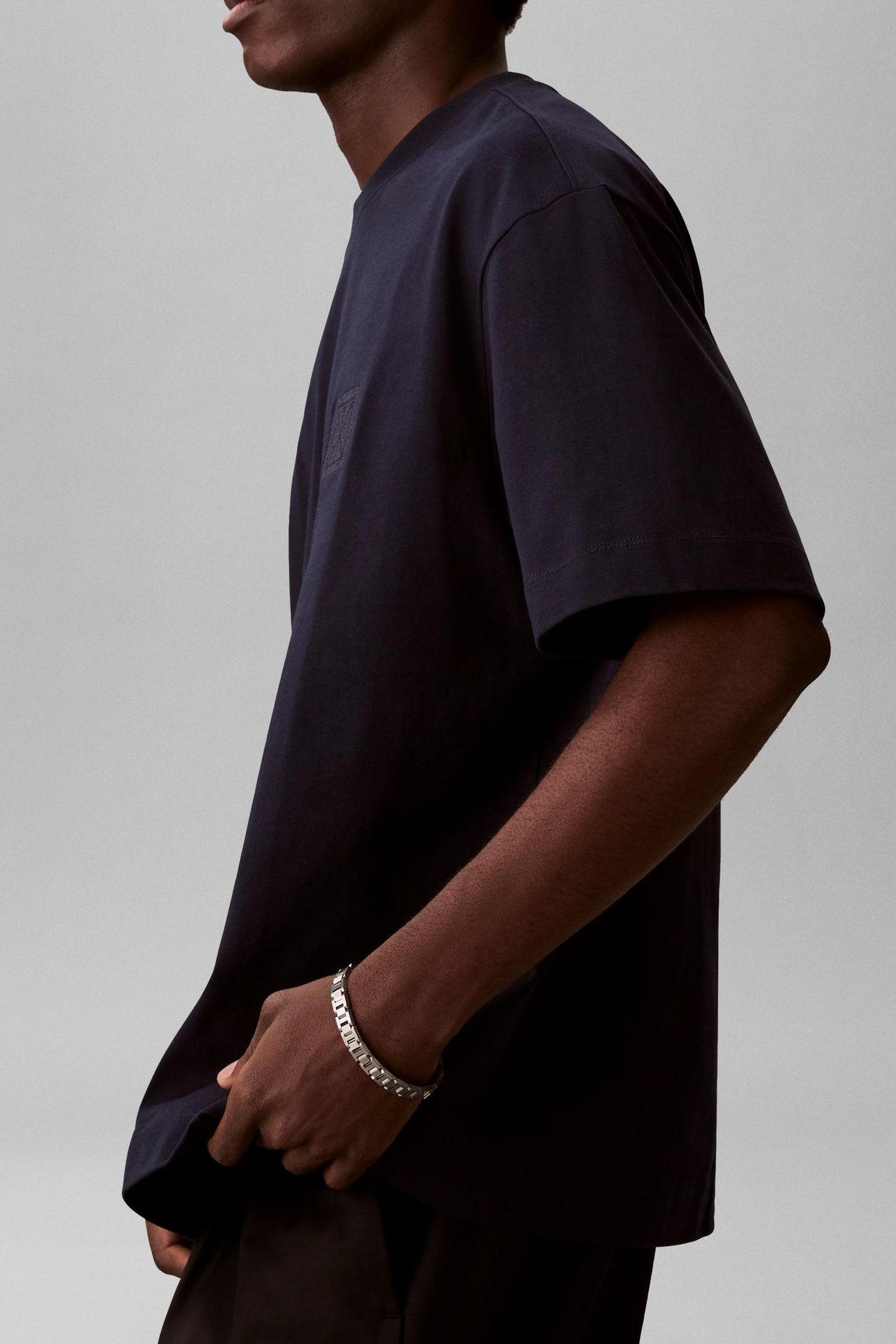 SS RELAXED 16S EMBRD TEE DARK SAPPHIRE 4