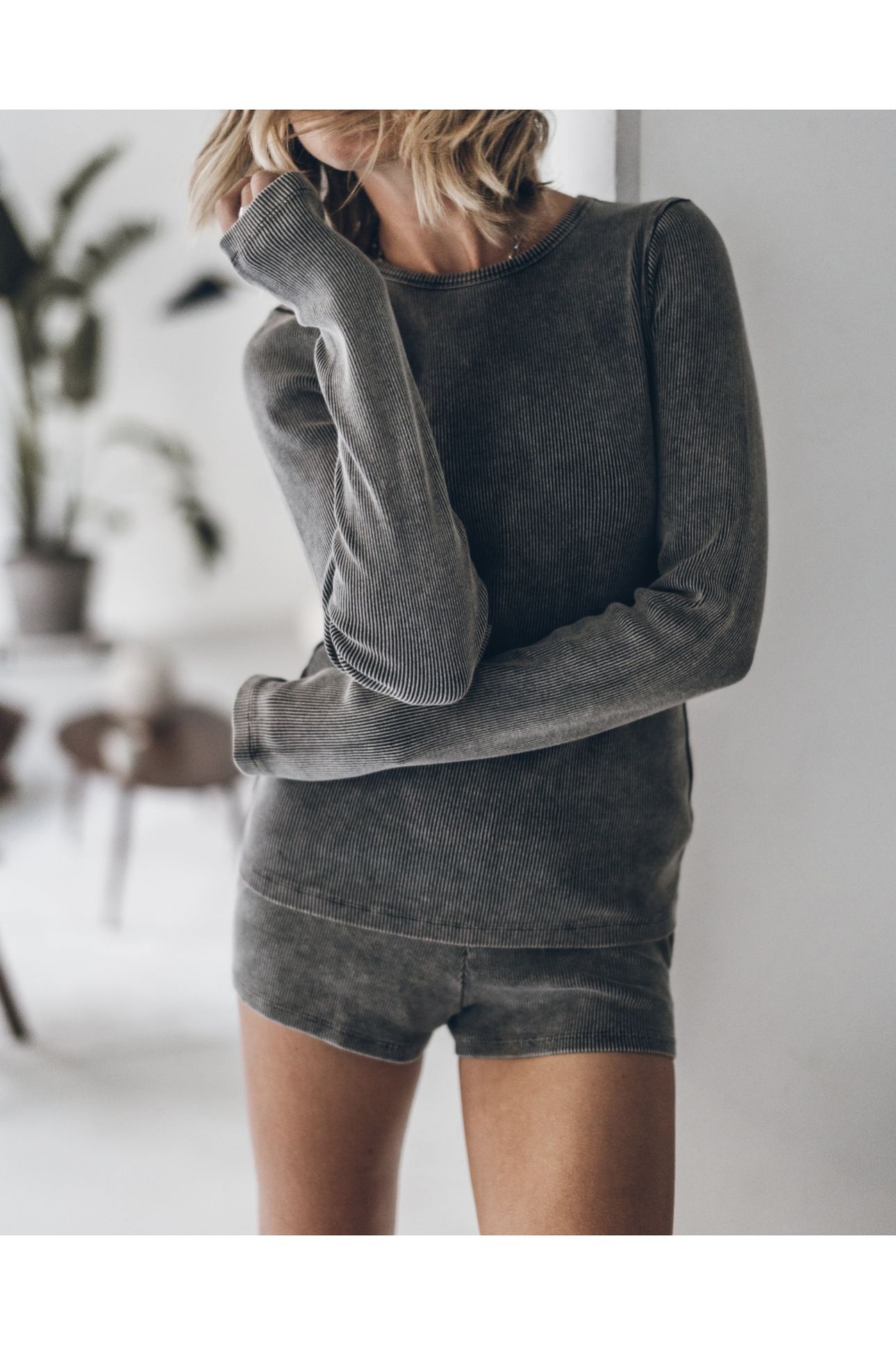 THE DARK RIBBED LONGSLEEVE 1