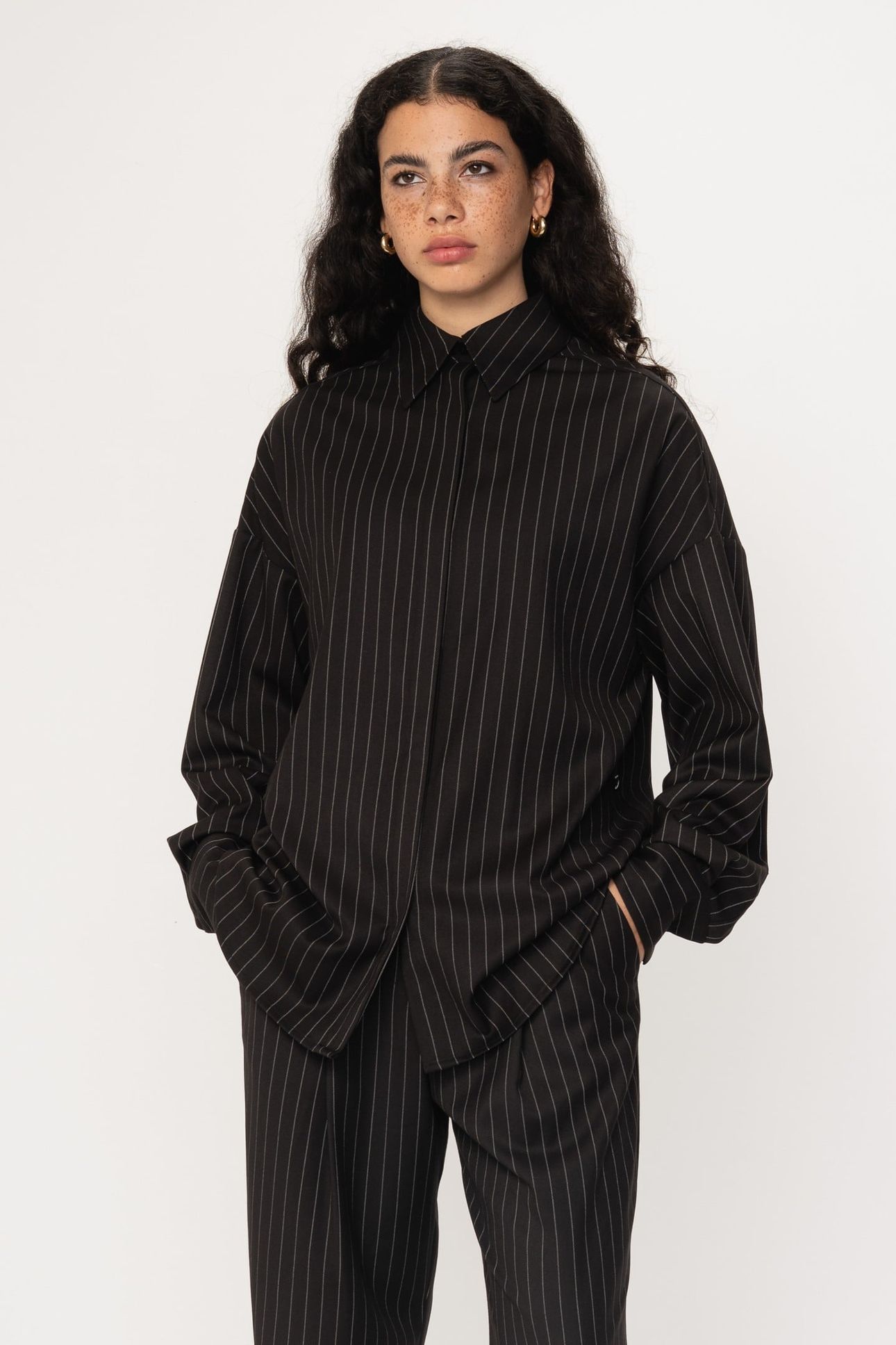 THUBAN TOP BLACK PINSTRIPE 1