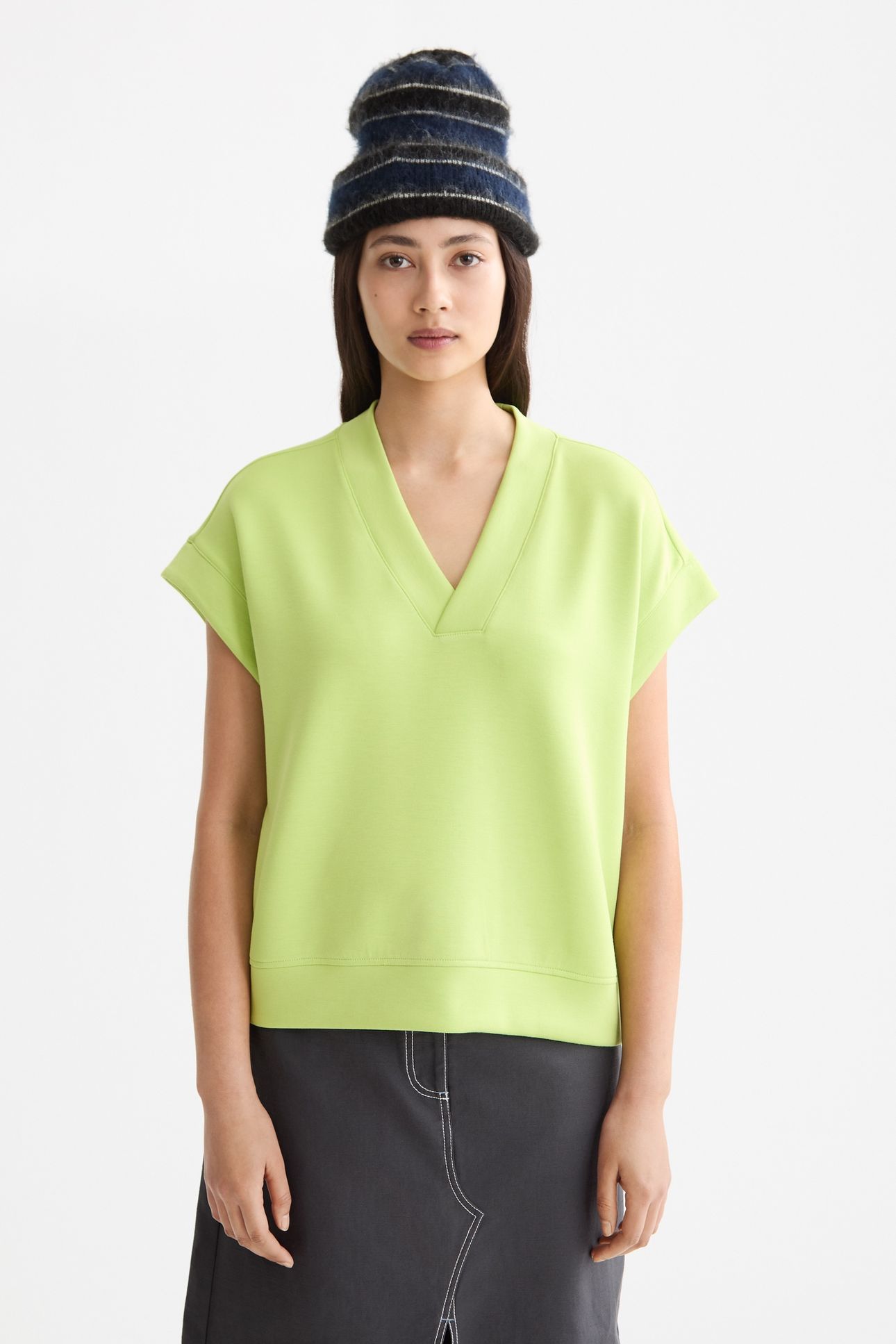 V-NECK SLEEVELESS MODAL SWEATSHIRT GREEN GLOW 1