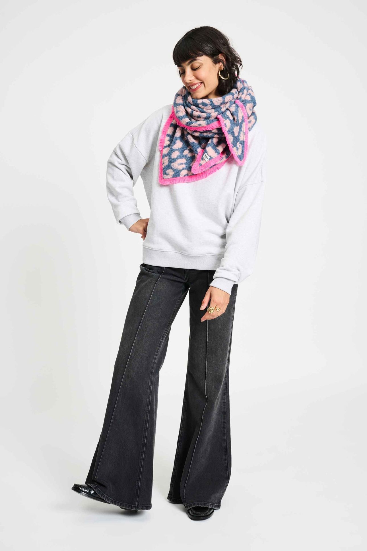 SHAWL - LEOPARD GREY 2