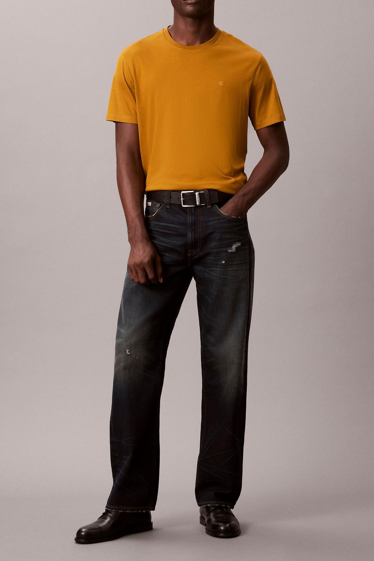 SS SUPIMA CHEST EMB TEE FIELD MOSS 2