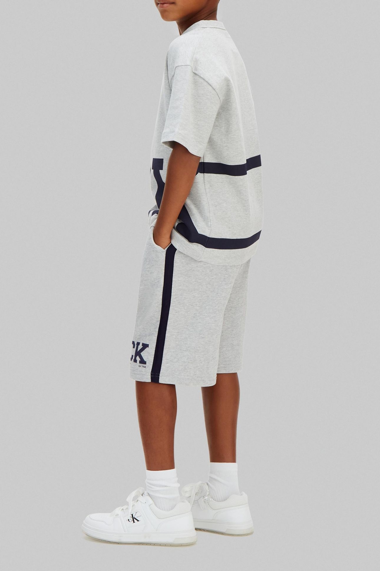 BOYS VARSITY RELAXED SHORTS LIGHT GREY 4