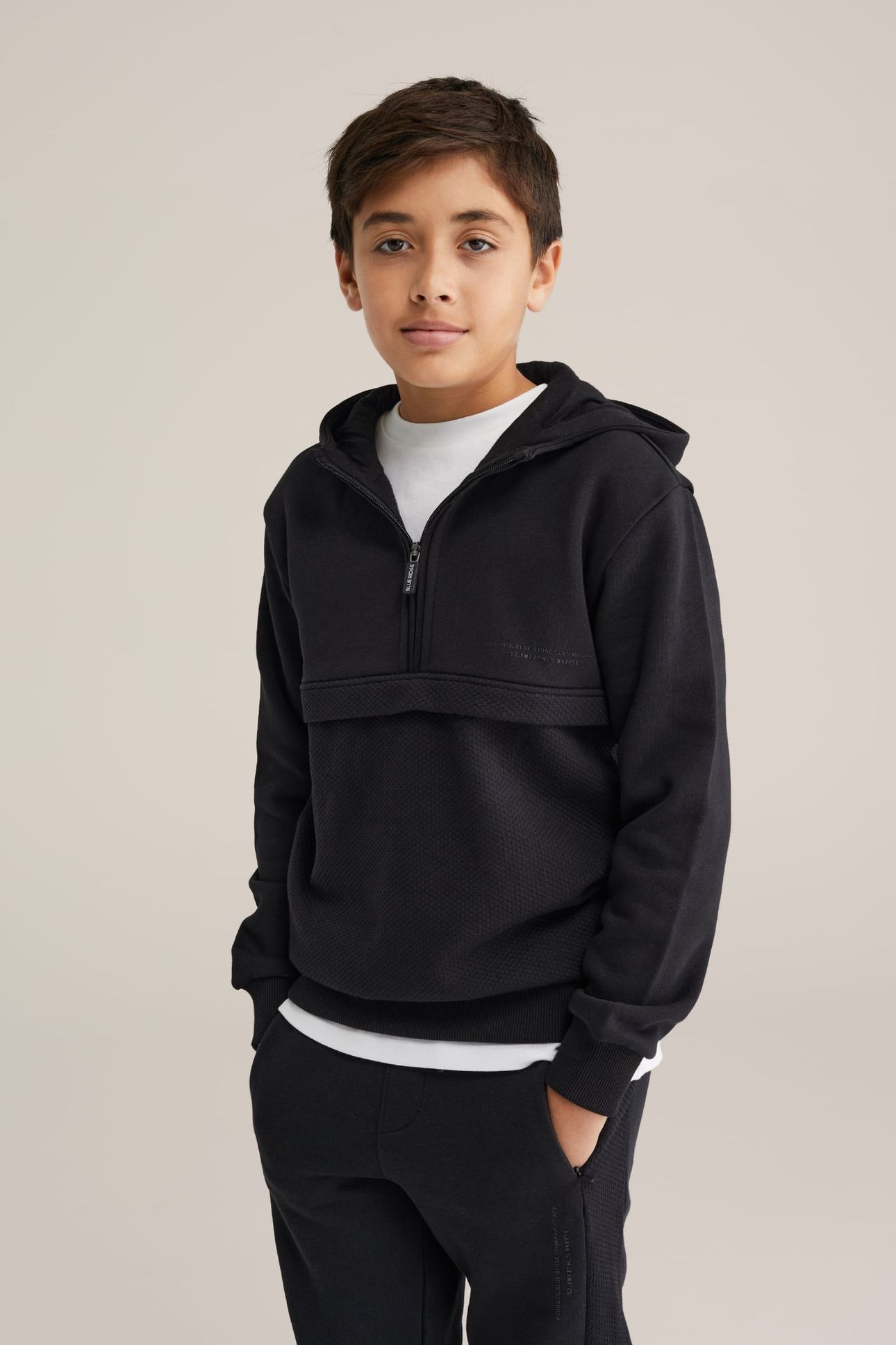 HALFWAY ZIPPER BLACK 1