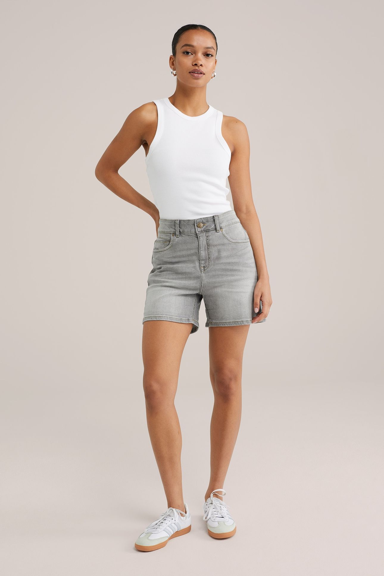 SHORT GREY 3