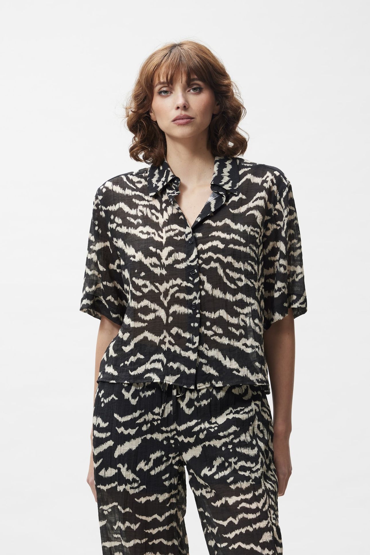 SHORT SLEEVE TIGER BLOUSE BLACK 1