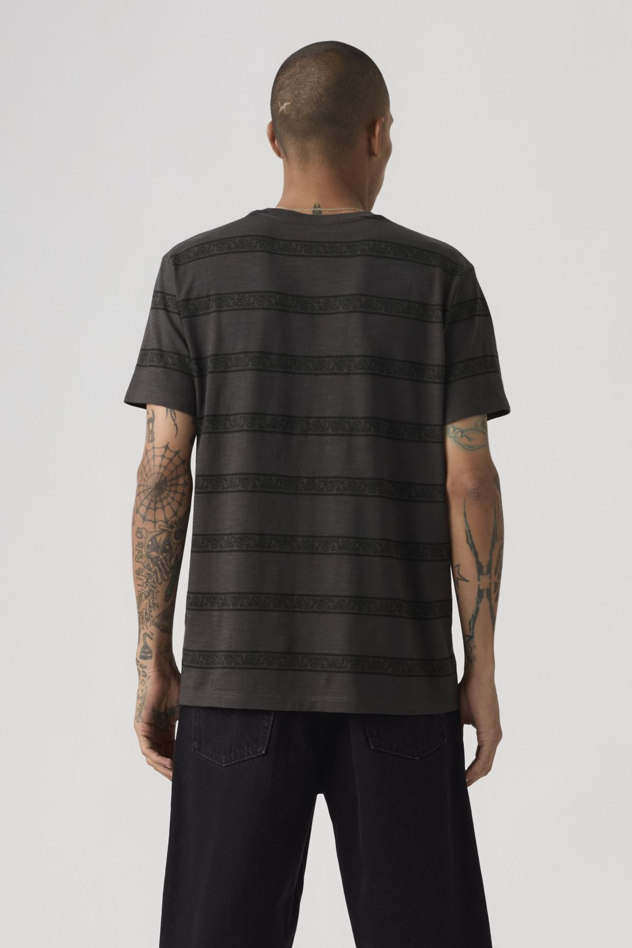 SS CLASSIC POCKET TEE KABIR PAISLEY STRI 4