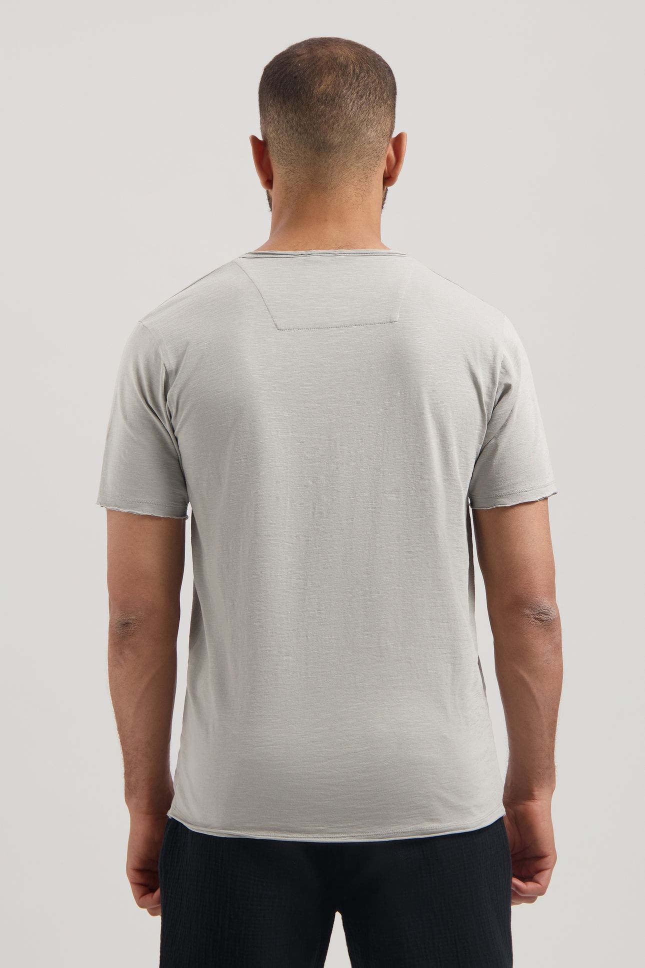 DS_MC QUEEN TEE GHOST GREY 3