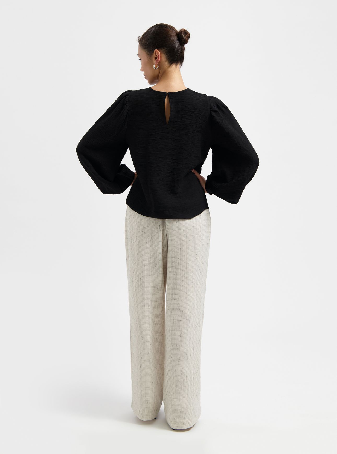 NOUS SOMMES LABELS – LYDIE BLOUSE BLACK 3
