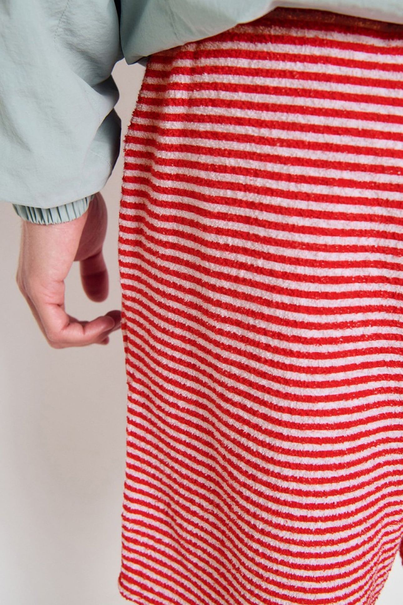 BOBYPARK SHORTS RAYURES ROUGES ET GRISES 4