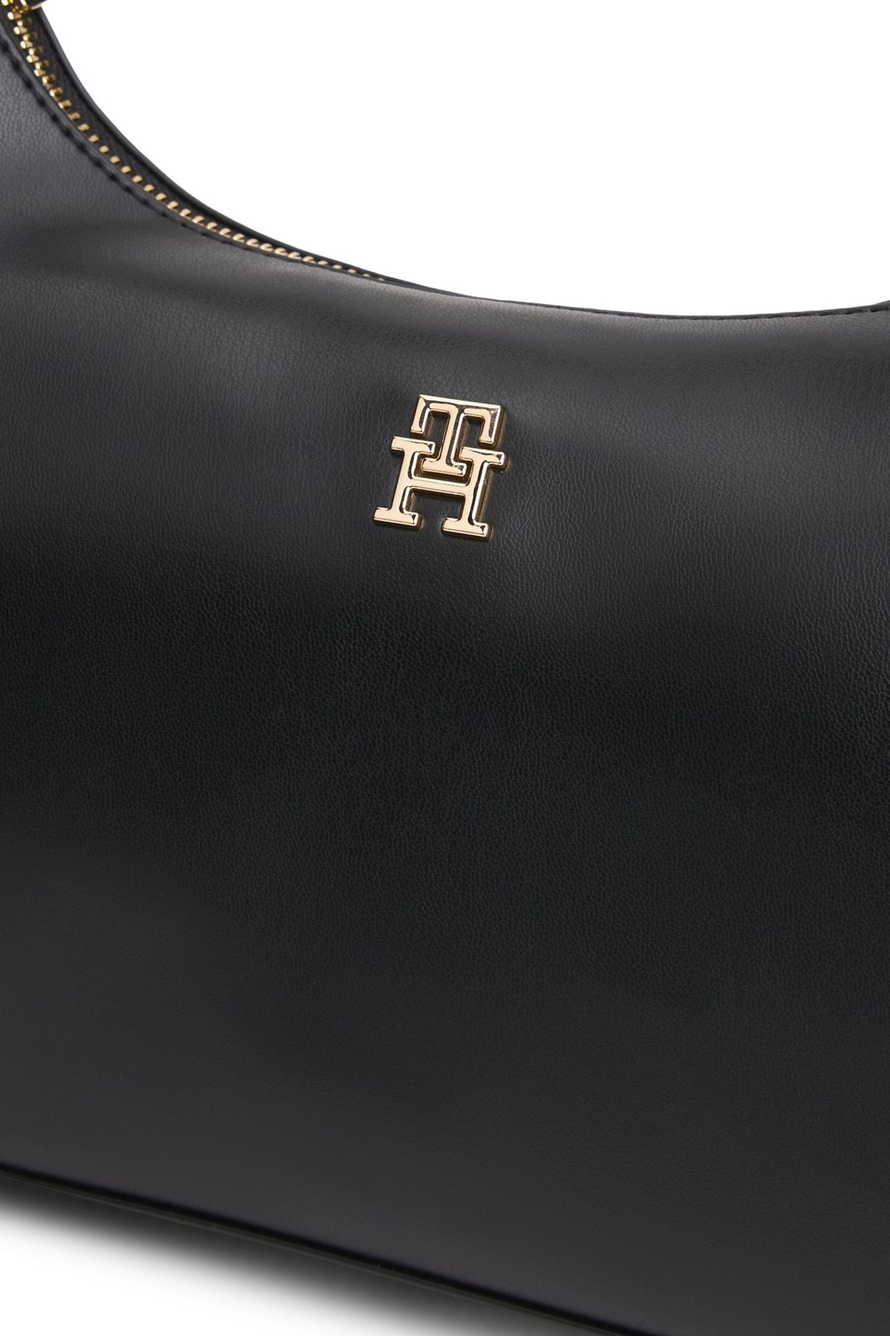 ESSENTIAL SHOULDER BAG BLACK 3