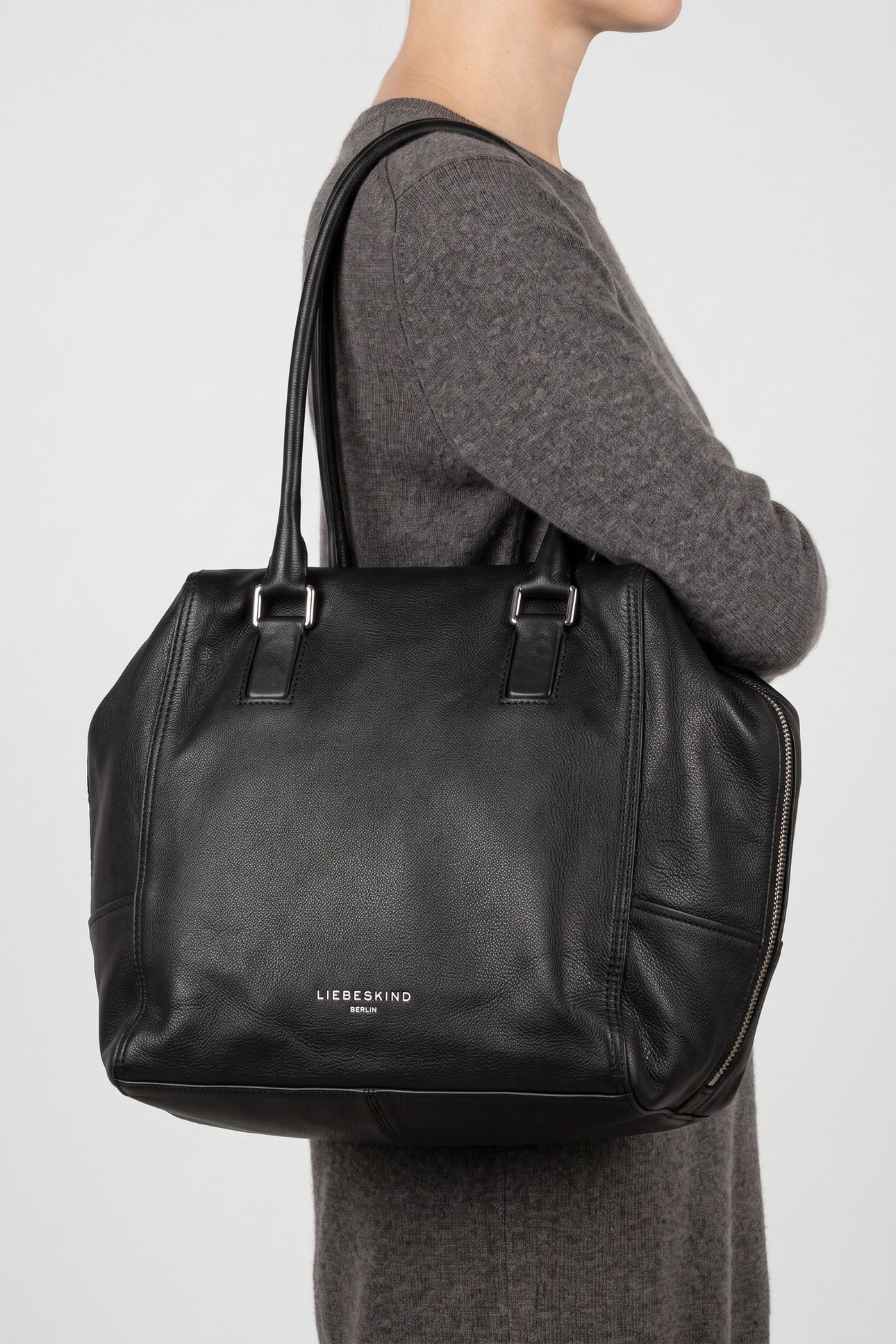 SATCHEL MEDIUM BLACK 1