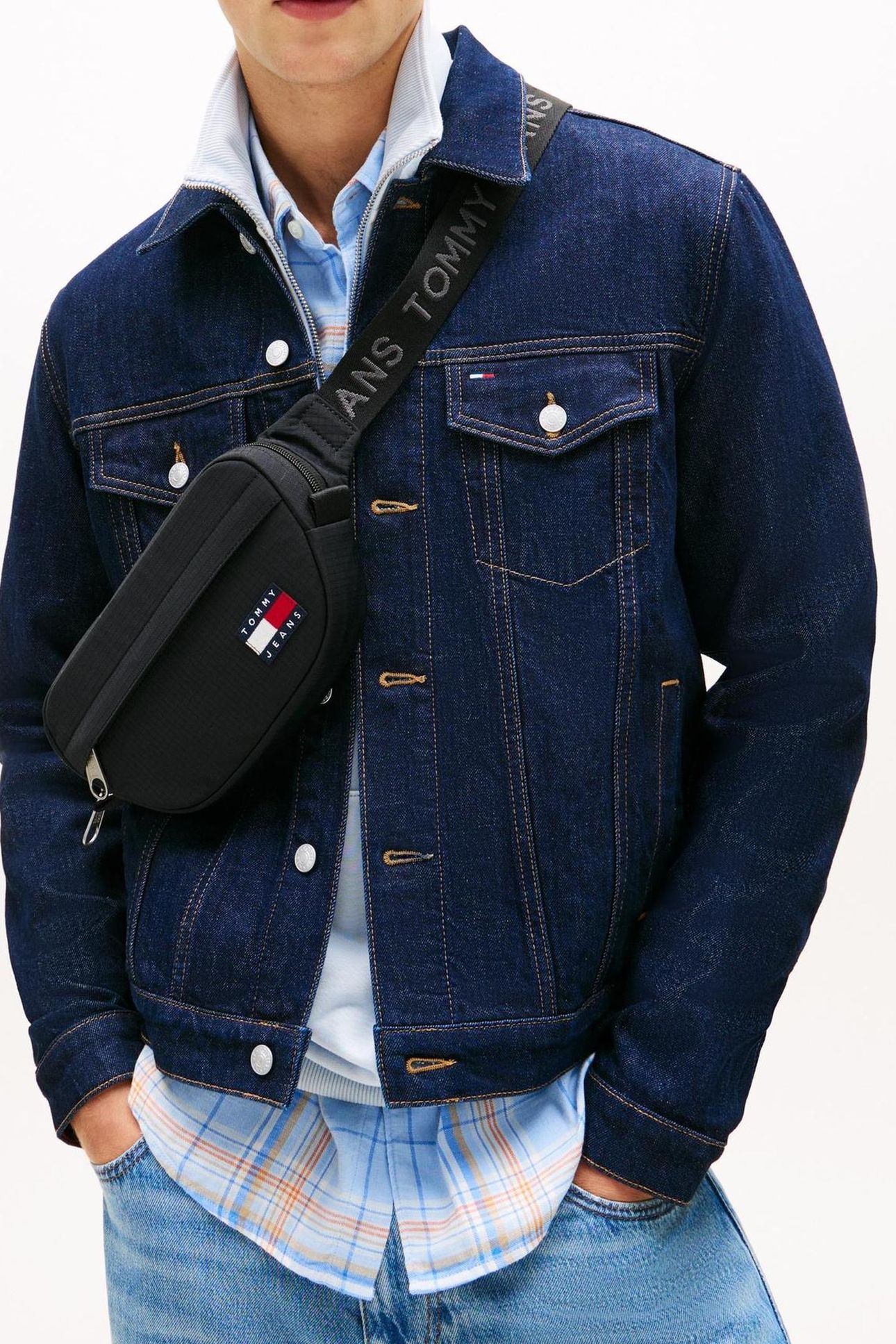 ESSENTIAL DAILY WAISTBAG BLACK 1