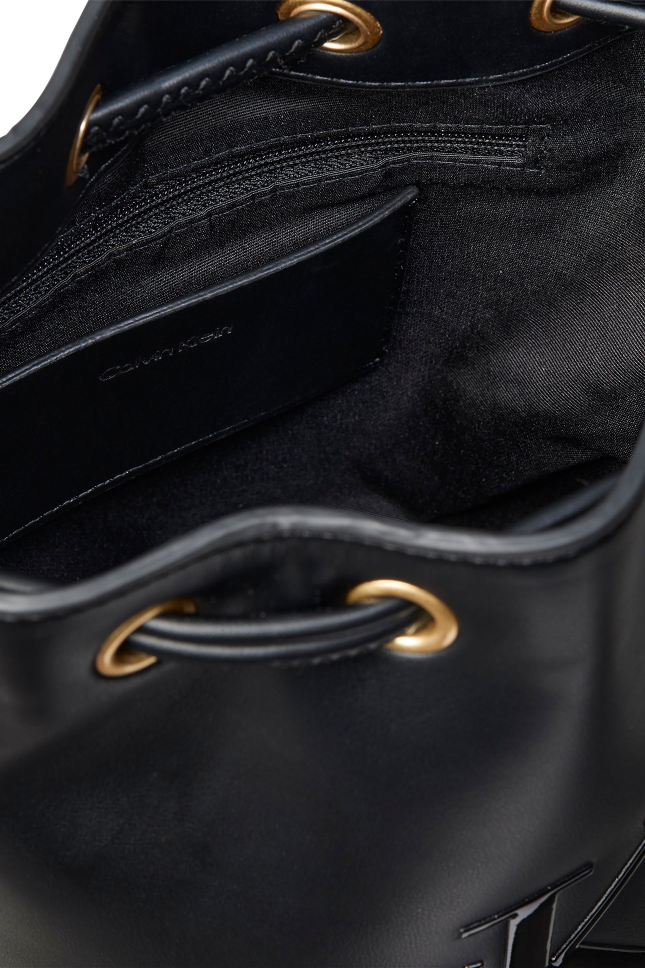 BOLD SMALL BUCKET BAG BLACK 3