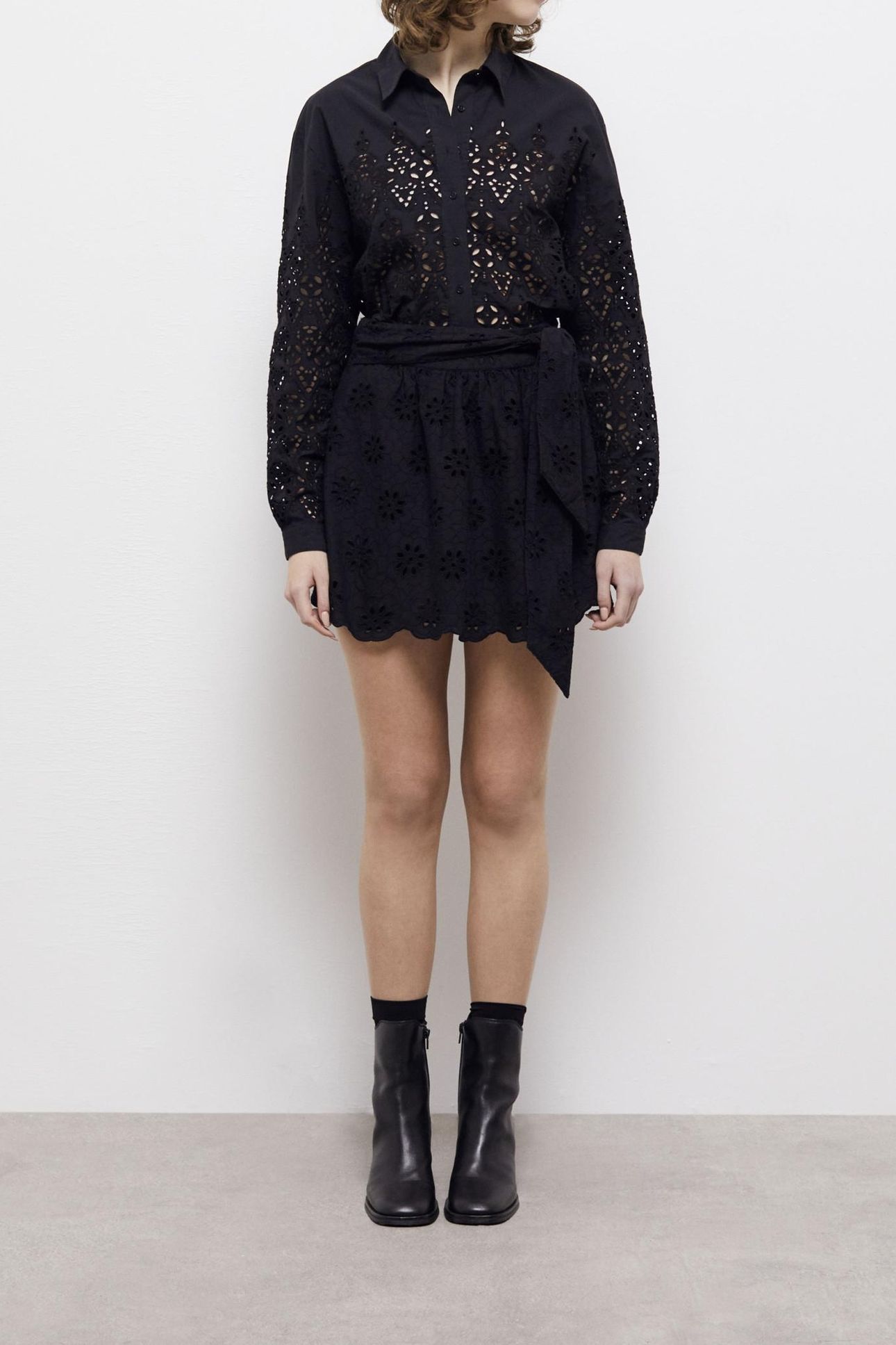 SHORT ELASTICATED SKIRT WITH ENGLISH EMBROIDERY BLACK 1