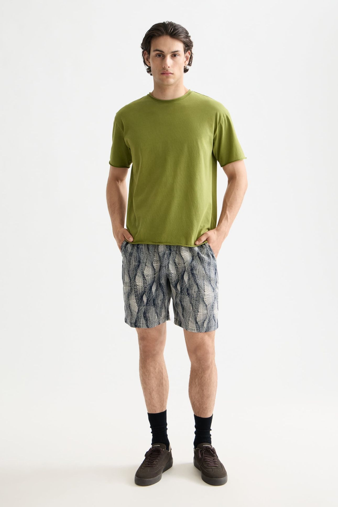 FAVE2 - PRINTED TENCEL REGULAR FIT BERMUDA SHORT BATIK LOGO  1