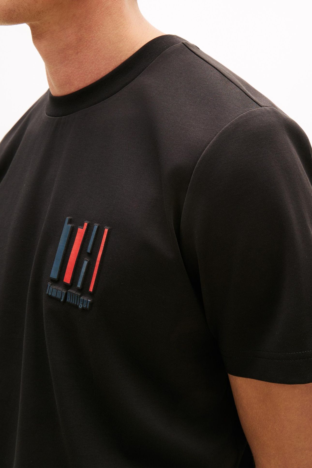 ICON INTERLOCK EMBOSSED LOGO T-SHIRT BLACK 5