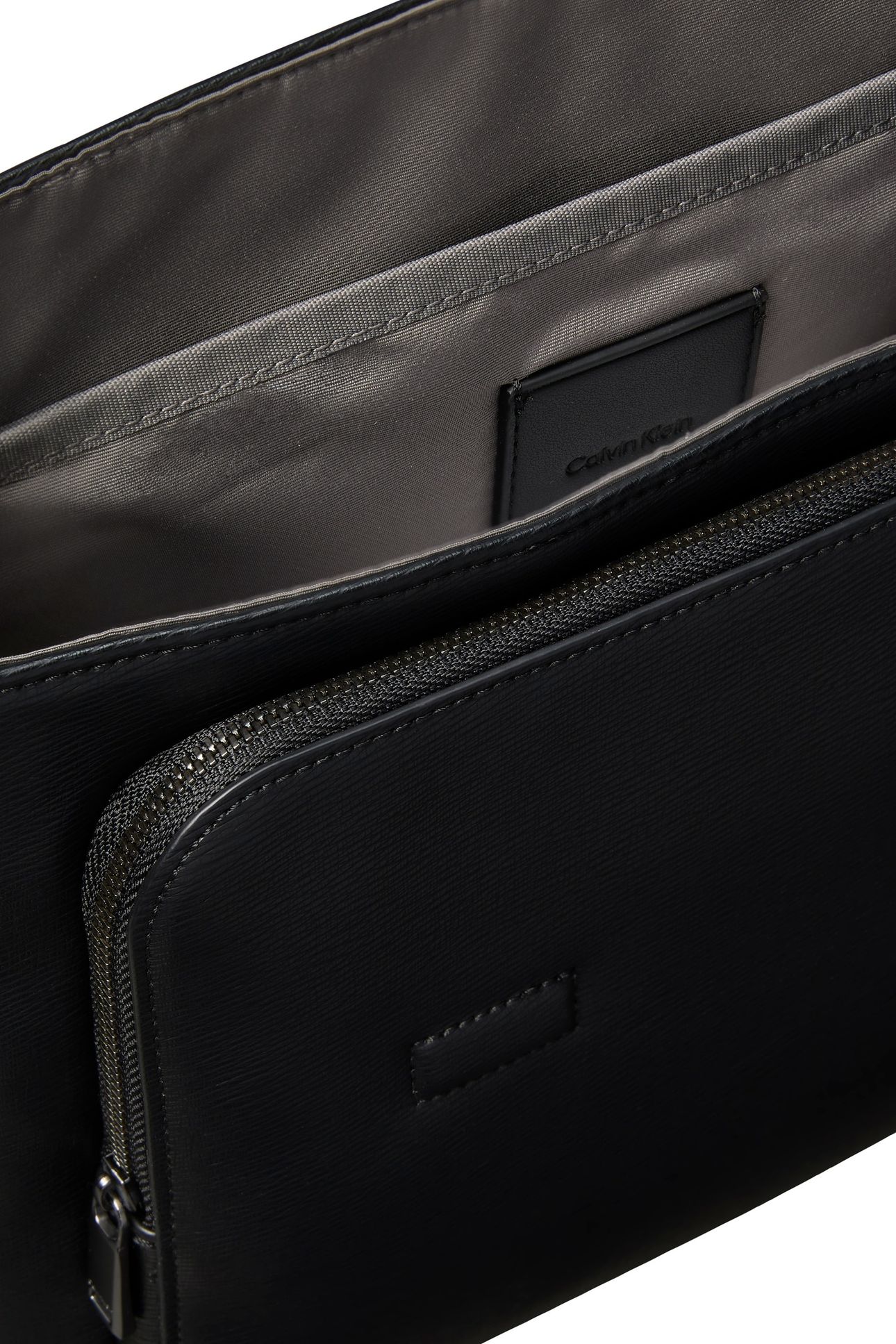 EMBLEM FLAP MESSENGER BLACK 3