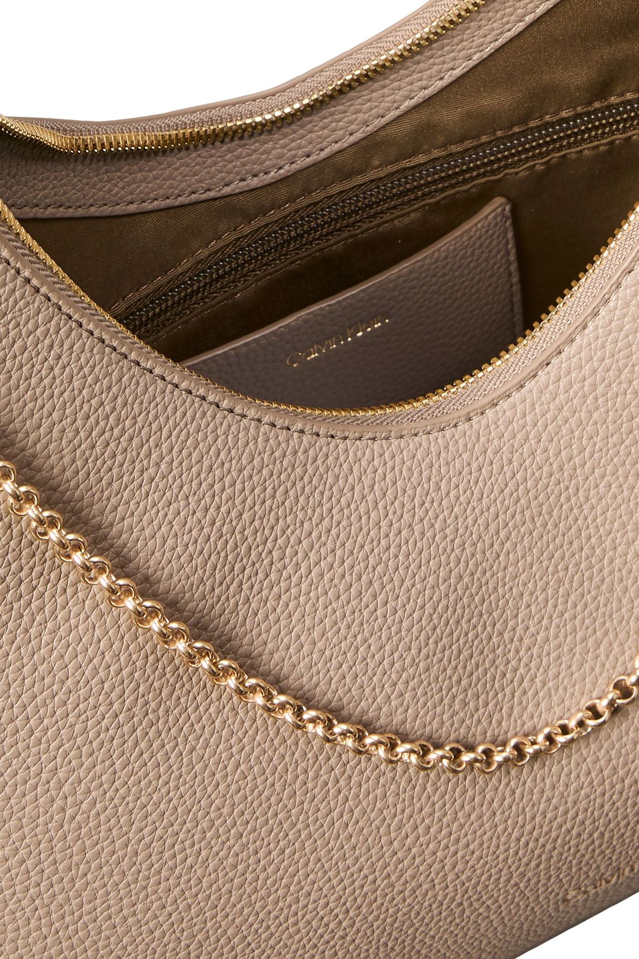 EMBLEM PEBBLE SHOULDER BAG DESERT TAUPE 4