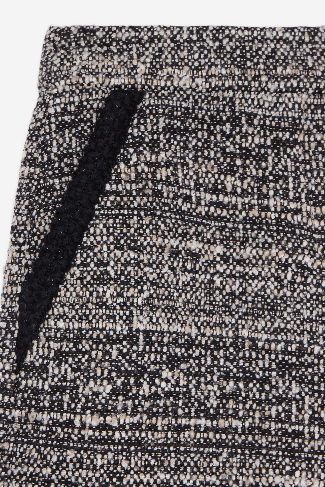 SHORT AND SECOND DETAIL GALOON BLACK WHITE 5