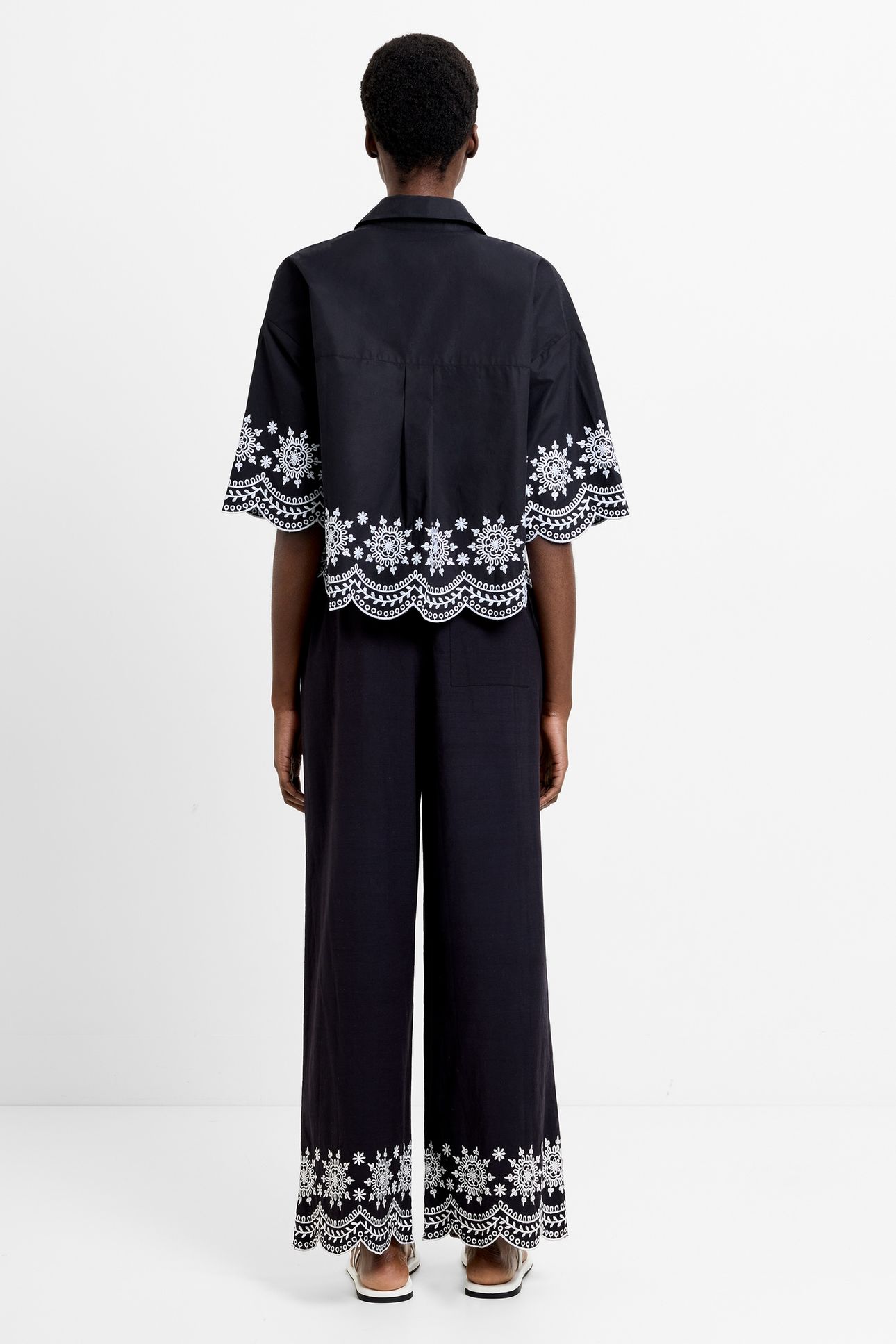EMB HEM S/S COTTON POPOVER BLACK/WHITE 3