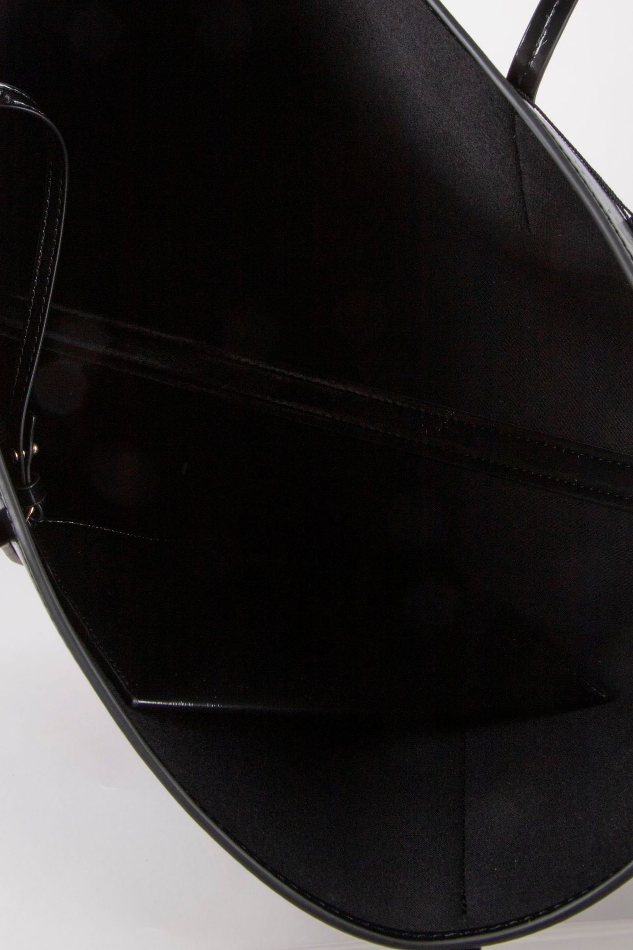 FOIL LOGO GLOSSY TOTE BAG BLACK 8