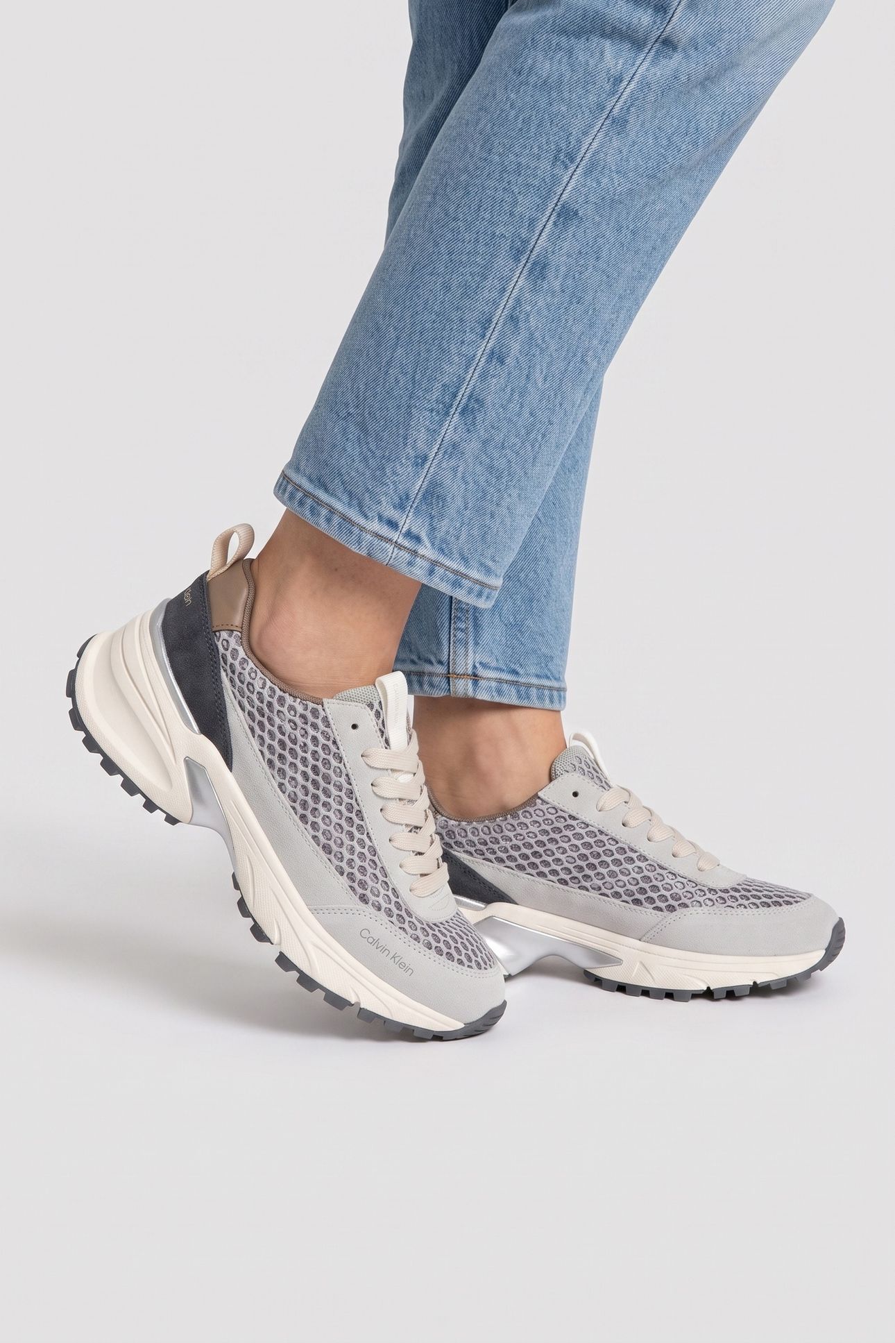 HIKE RUNNER LACE-UP SNEAKER DESERT TAUPE/SILVER/COAL 2