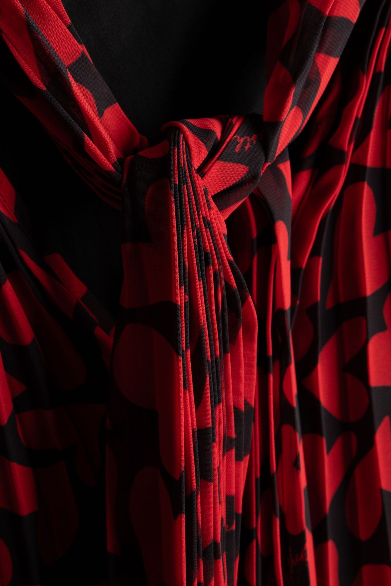 PLEATED LONG-SLEEVED TOP BLACK - RED 6