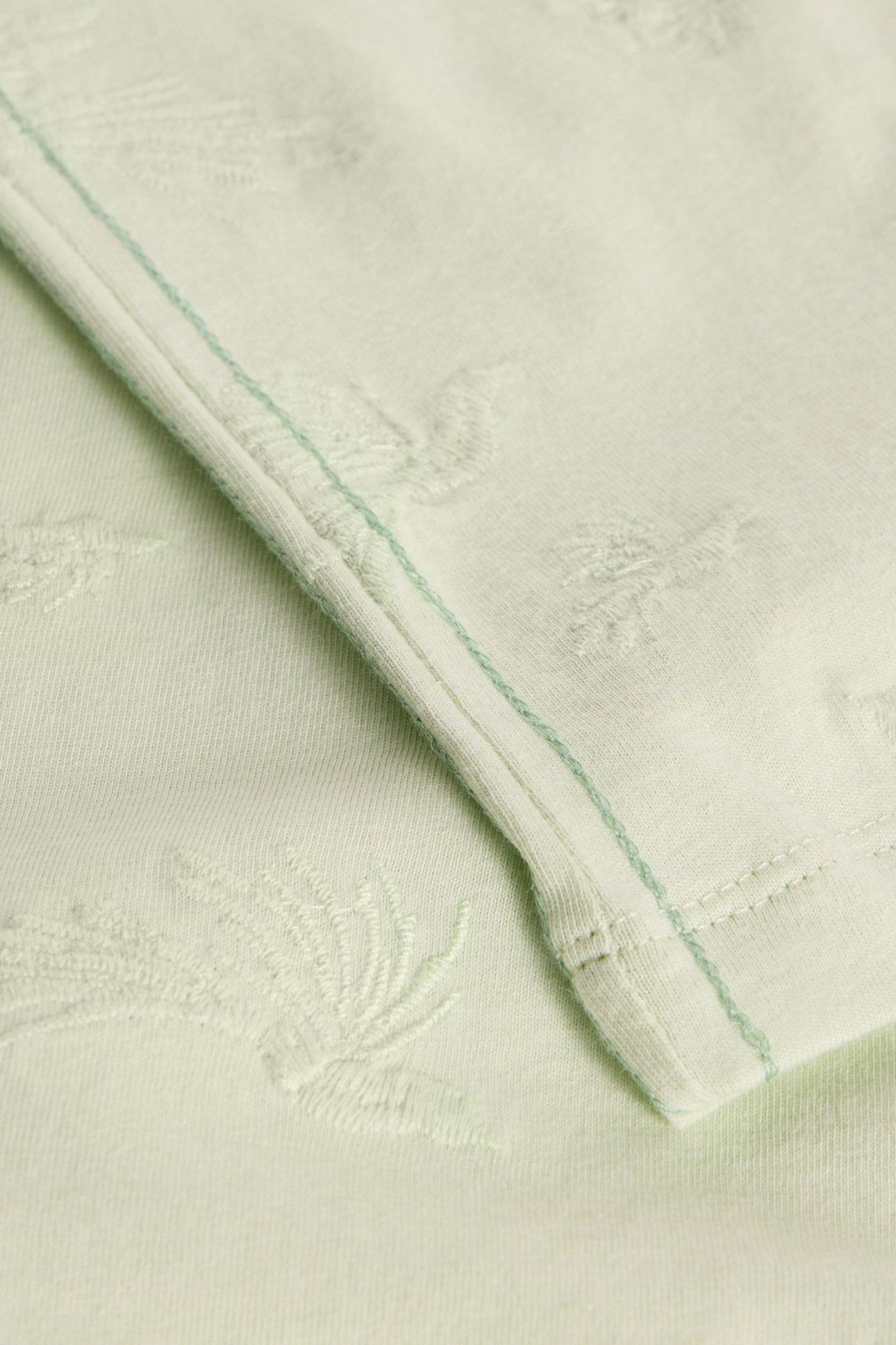 NELLY NOTCH EMBROIDERED TEE LIGHT GREEN 6