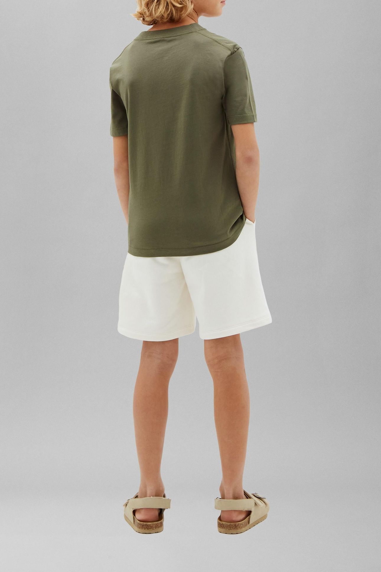 UNISEX MINI BADGE REGULAR T-SHIRT DUSTY OLIVE 4
