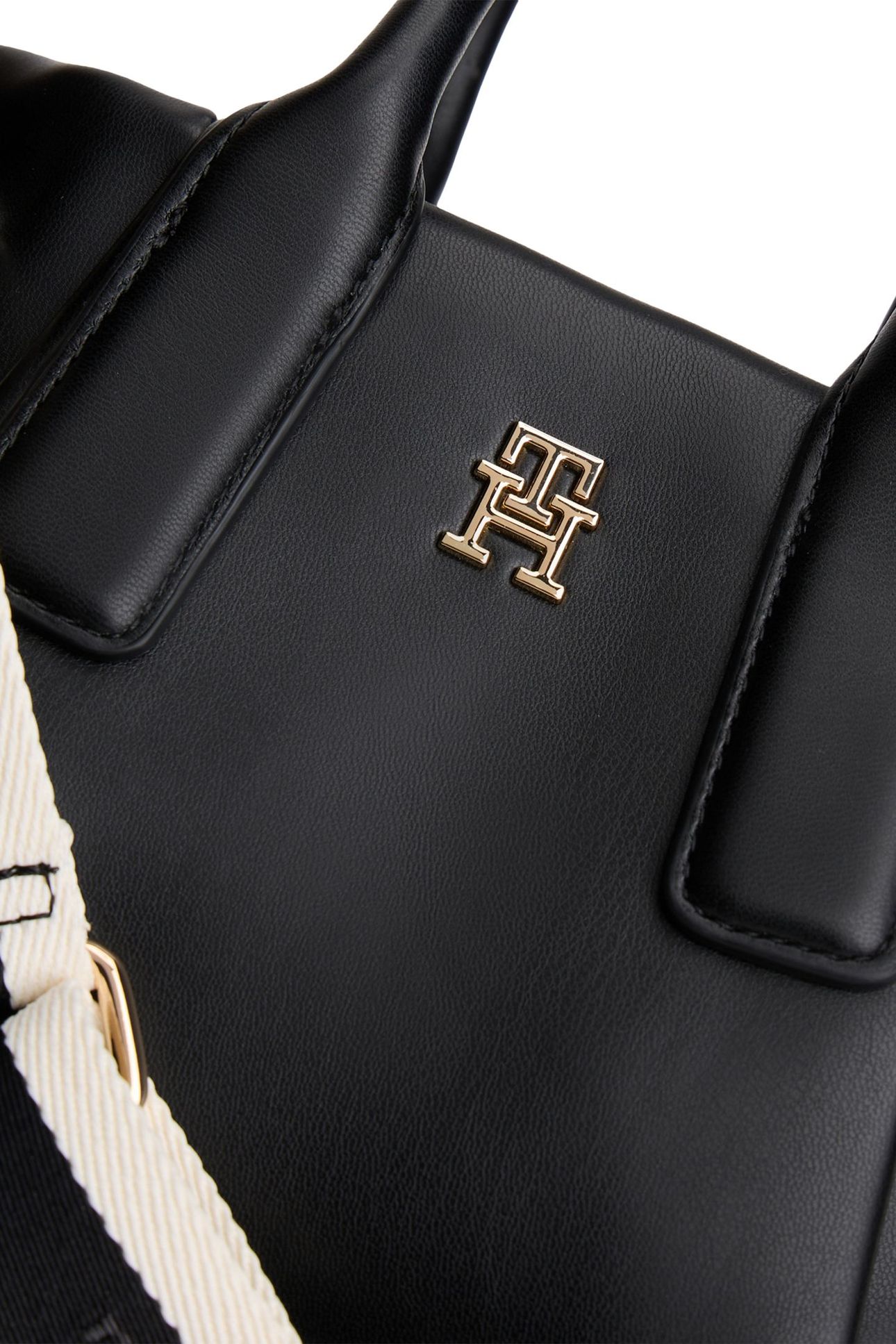 ESSENTIAL MINI TOTE BLACK 4