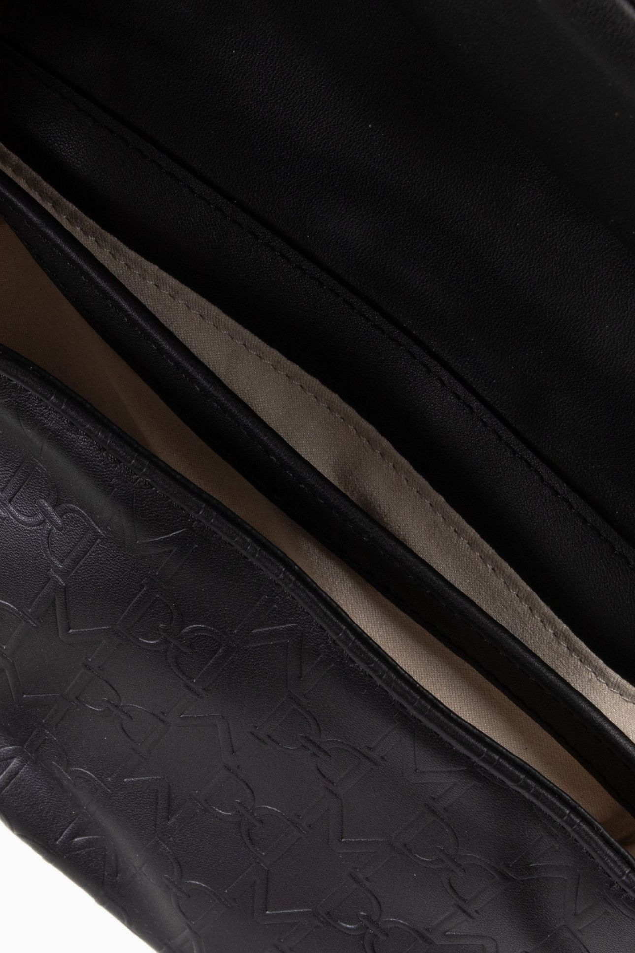 EMBOSSED LOGO JET BLACK A996 4